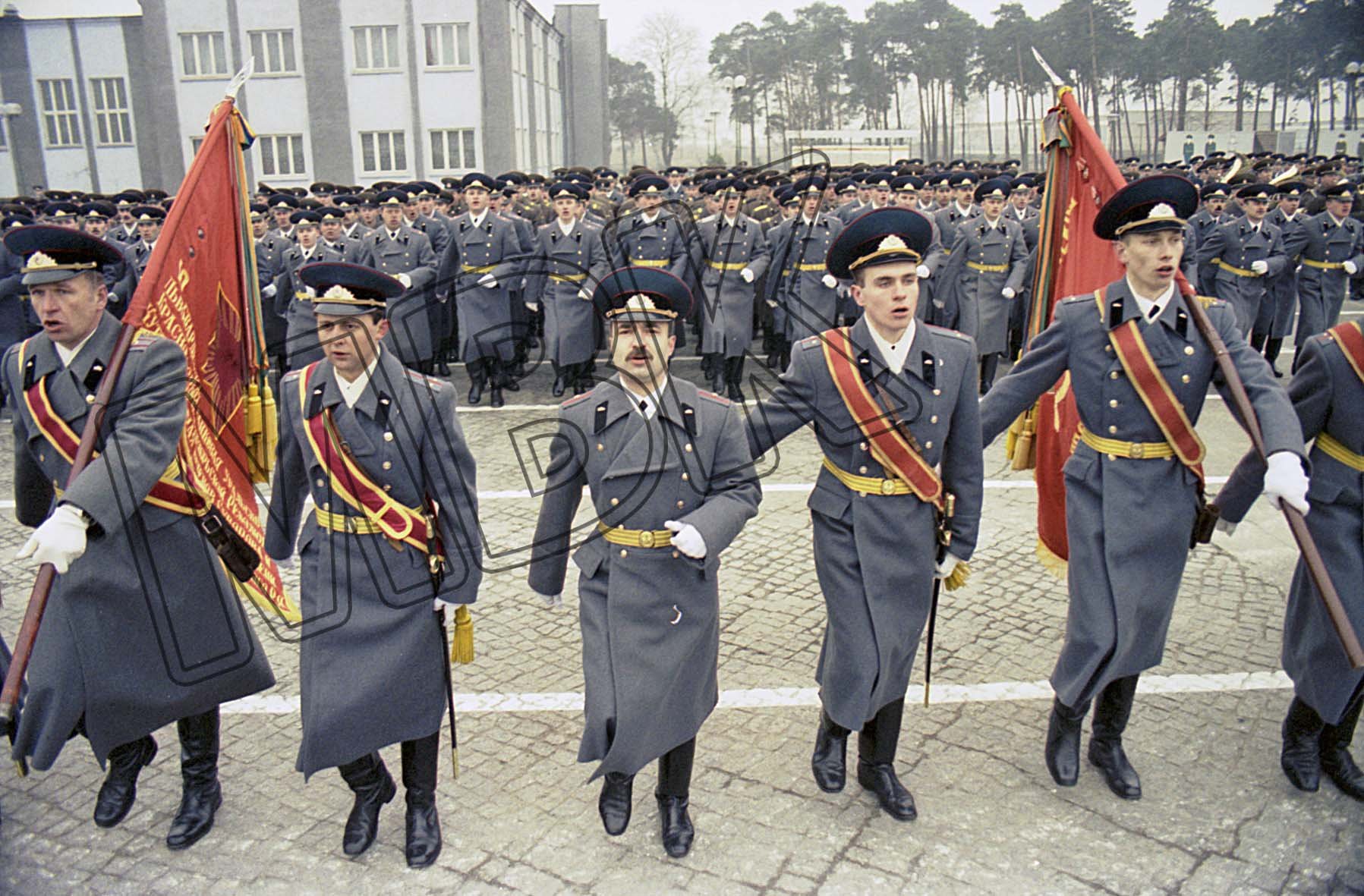 Fotografie: Parade und Feierlichkeiten zum 50. Jahrestag der Gründung der 10. Garde-Panzerdivision, Altengrabow, 26. Februar 1993 (Museum Berlin-Karlshorst RR-P)