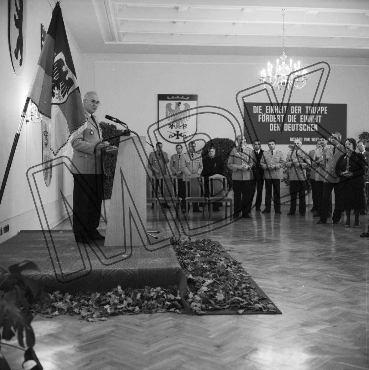 Fotografie: Jahresempfang des Kommandierenden Generals des Territorialkommandos Ost, Geltow bei Potsdam, 1993 (Museum Berlin-Karlshorst RR-P)