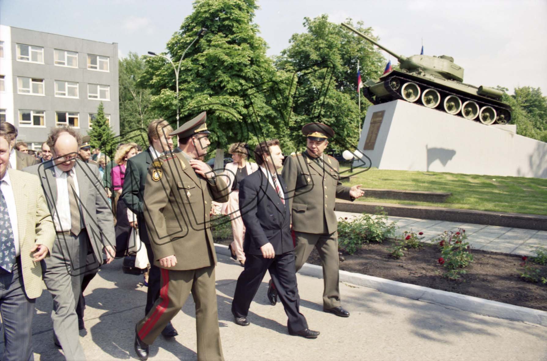 Fotografie: Besuch des Präsidenten der russischen Staatsduma der Berlin-Brigade, Sommer 1994 (Museum Berlin-Karlshorst RR-P)