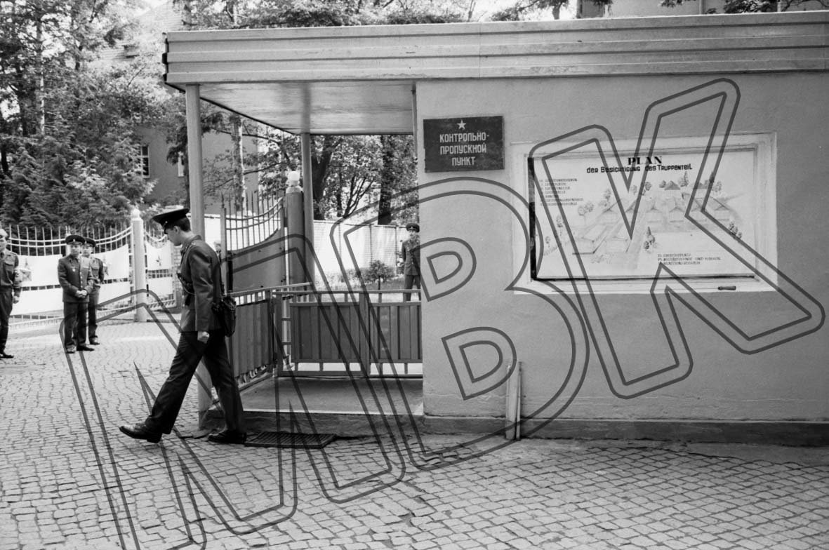 Fotografie: Tag der offenen Tür bei einem Funkerregiment, Eberswalde, 13. Juni 1992 (Museum Berlin-Karlshorst RR-P)