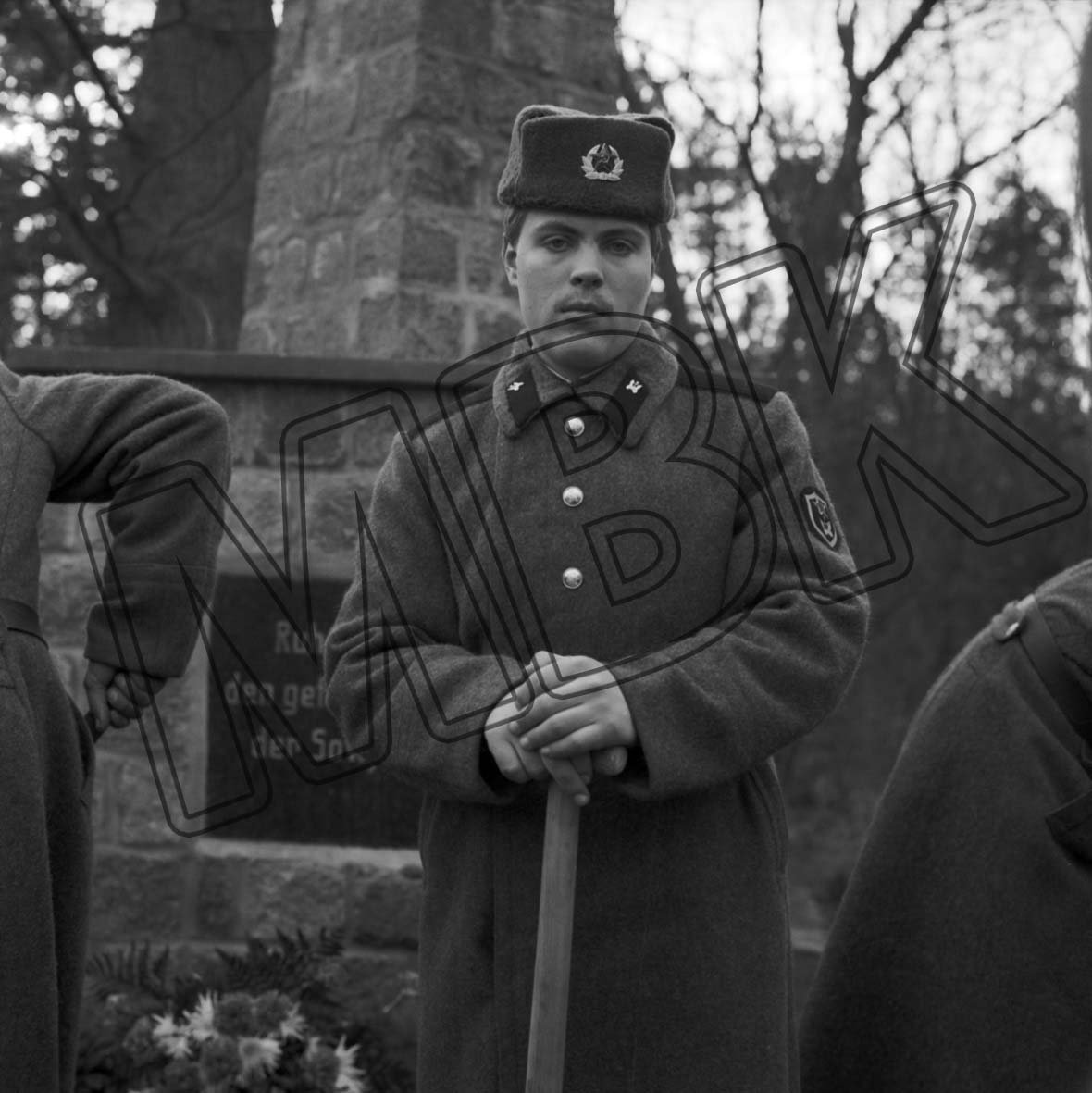 Fotografie: Umbettung der Gebeine von sowjetischen Gefallenen auf den Friedhof, Briesen , Dezember 1992 (Museum Berlin-Karlshorst RR-P)
