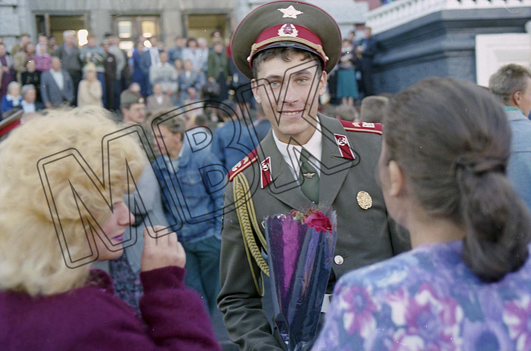 Fotografie: Junger Soldat der Berlin-Brigade bei der Ankunft in Kursk, 4./5. September 1994 (Museum Berlin-Karlshorst RR-P)