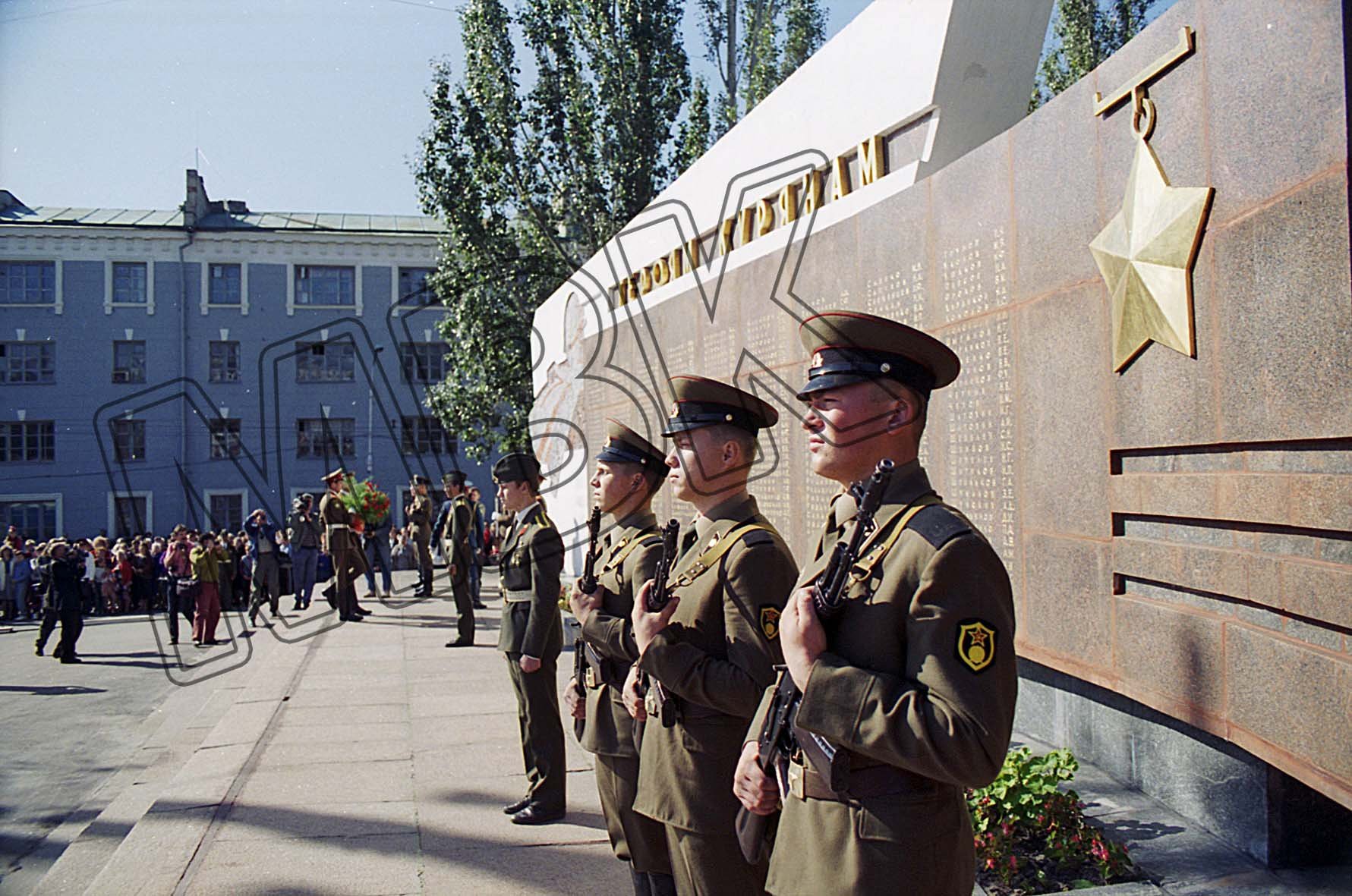 Fotografie: Begrüßung der Berlin-Brigade an ihrem Heimat-Standort, Kursk, 4./5. September 1994 (Museum Berlin-Karlshorst RR-P)