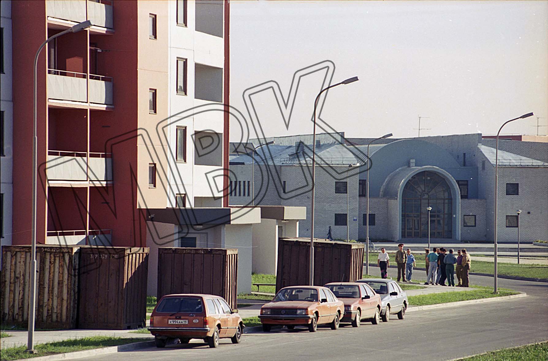 Fotografie: Neubaugebiet für Offiziersfamilien der Berlin-Brigade, Kursk, vermutlich 5./6. September 1994 (Museum Berlin-Karlshorst RR-P)