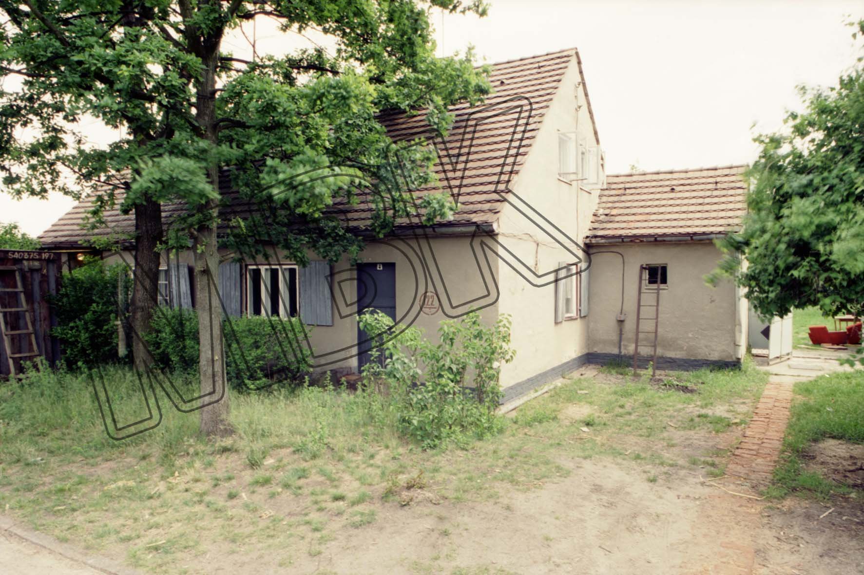 Fotografie: Wohnhaus, Fliegerstadt (3. Gorodok), Wünsdorf, vermutlich 1994 (Museum Berlin-Karlshorst RR-P)