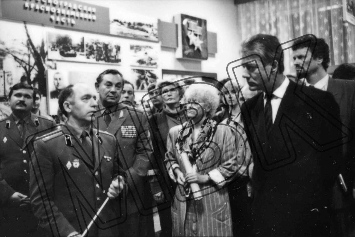 Fotografie: Ministerpräsident und SPD-Bundesvorsitzender Björn Engholm zu Besuch beim Oberkommandierenden der WGT, Wünsdorf, 30. September 1991 (Museum Berlin-Karlshorst RR-P)