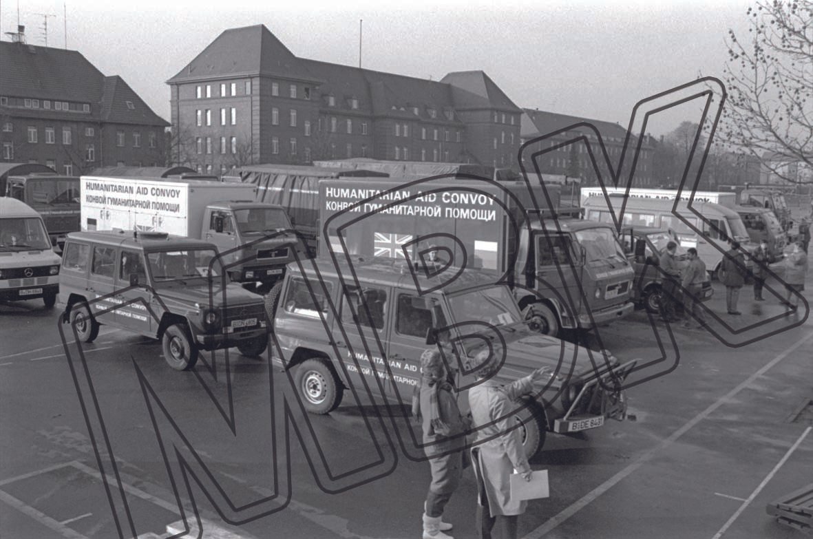 Fotografie: Humanitarian Aid Convoy der britischen Streitkräfte, 2. Dezember 1992 (Museum Berlin-Karlshorst RR-P)