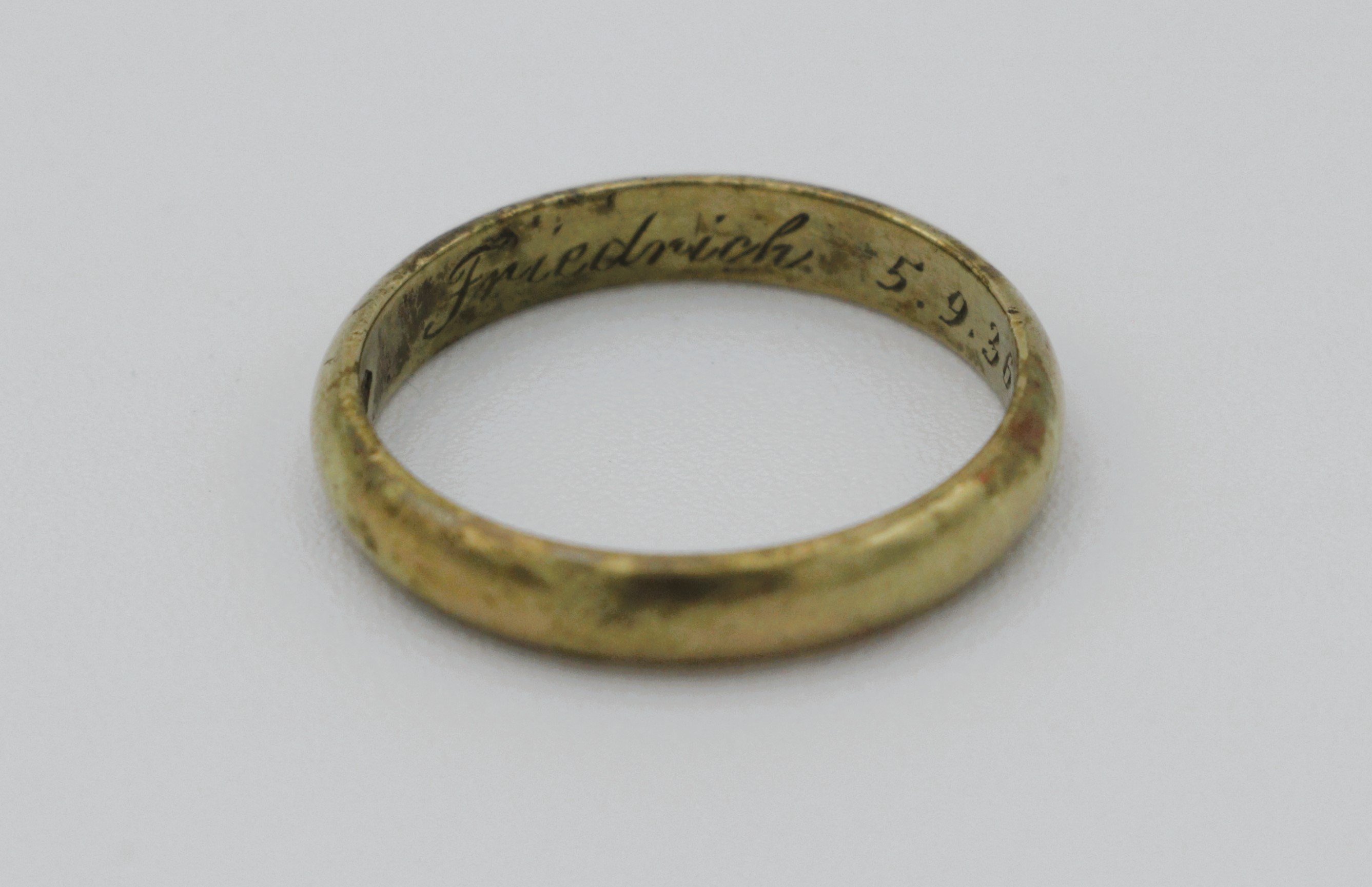 Ring mit Gravur, Sowjetunion, 1936-1938 (Museum Berlin-Karlshorst CC BY-NC-SA)