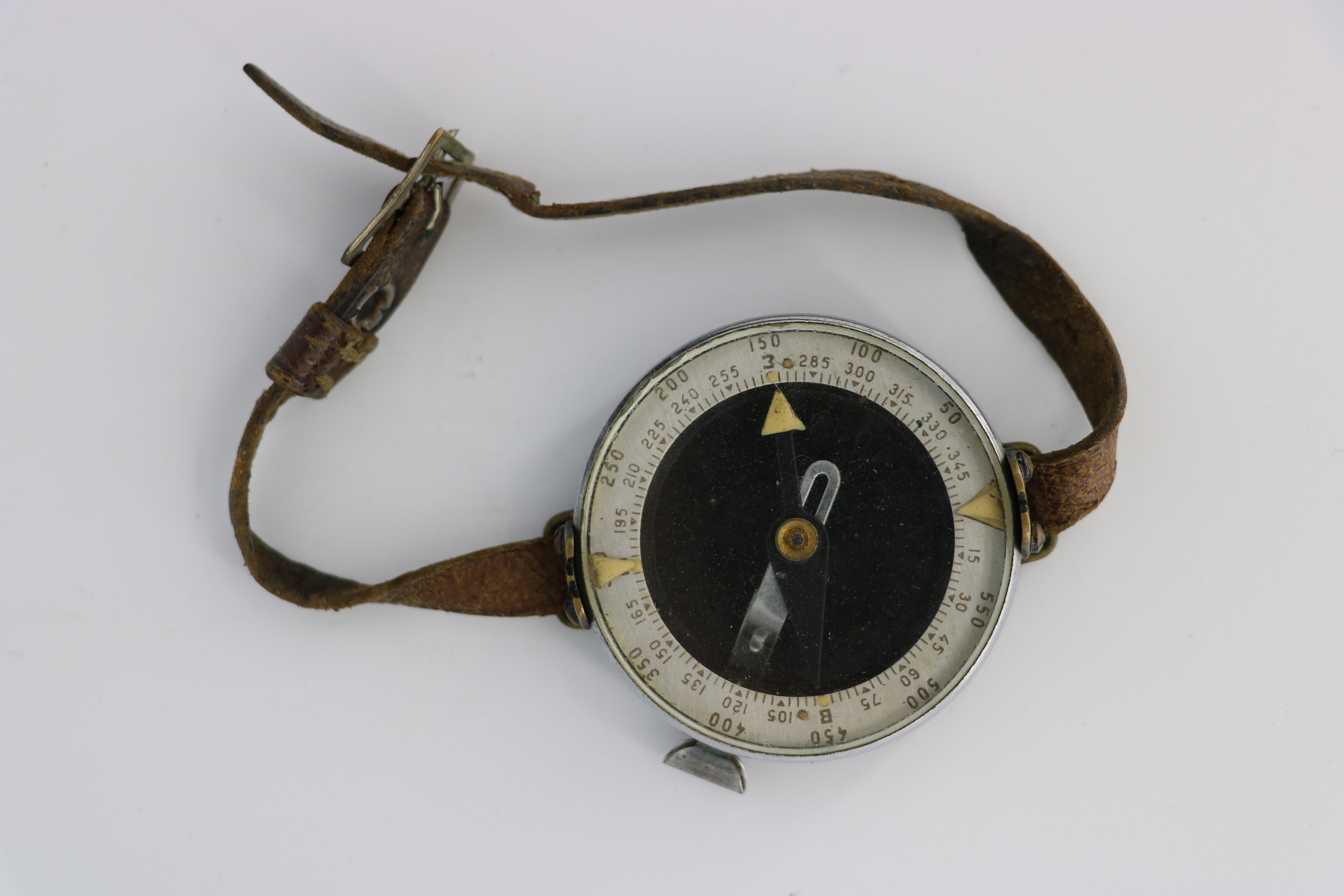 Marschkompaß: sowjetisch, mit Armband (Deutsch-Russisches Museum Berlin-Karlshorst CC BY-NC-SA)