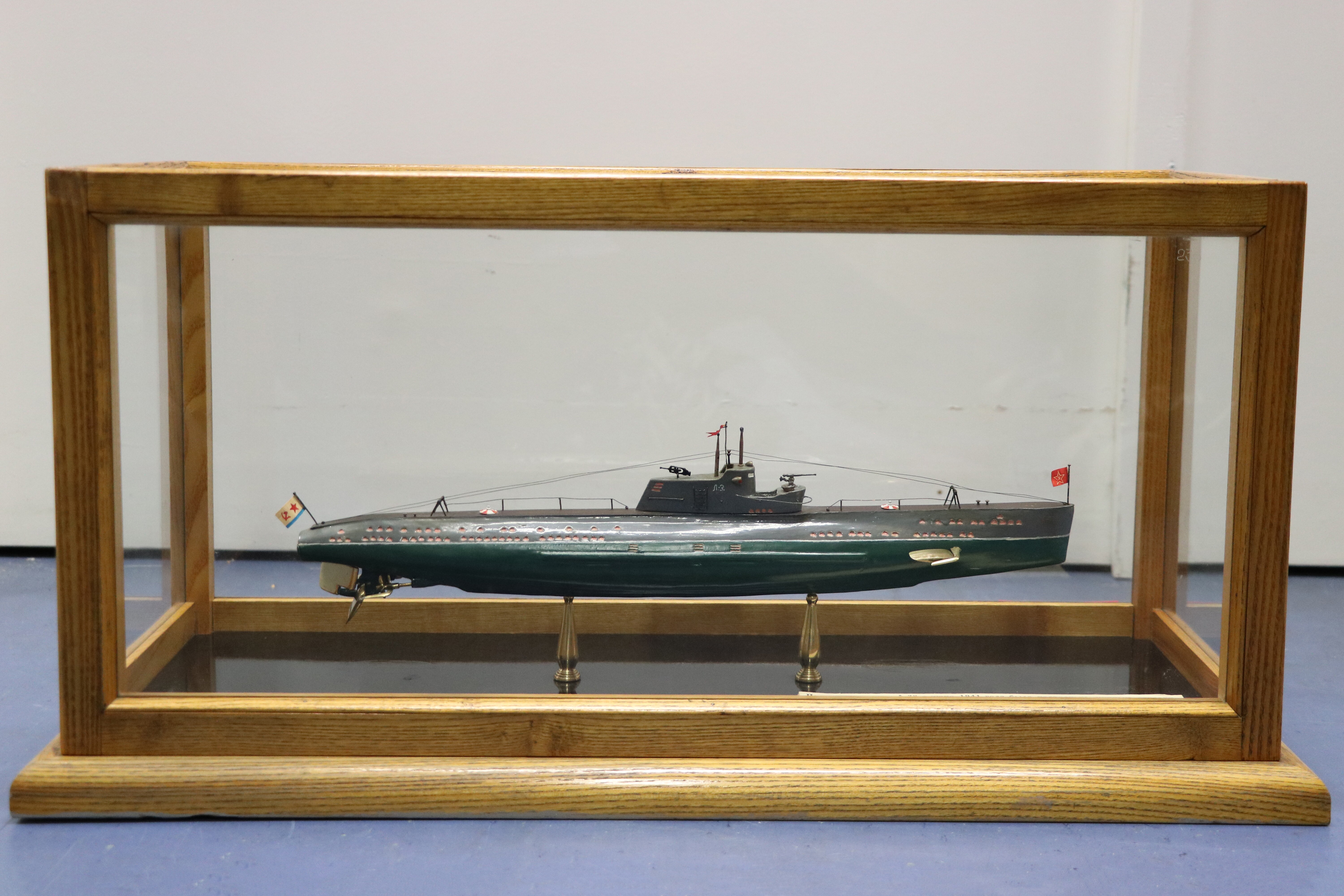 Modell des sowjetischen U-Bootes L-3 (in Glasvitrine) (Deutsch-Russisches Museum Berlin-Karlshorst CC BY-NC-SA)