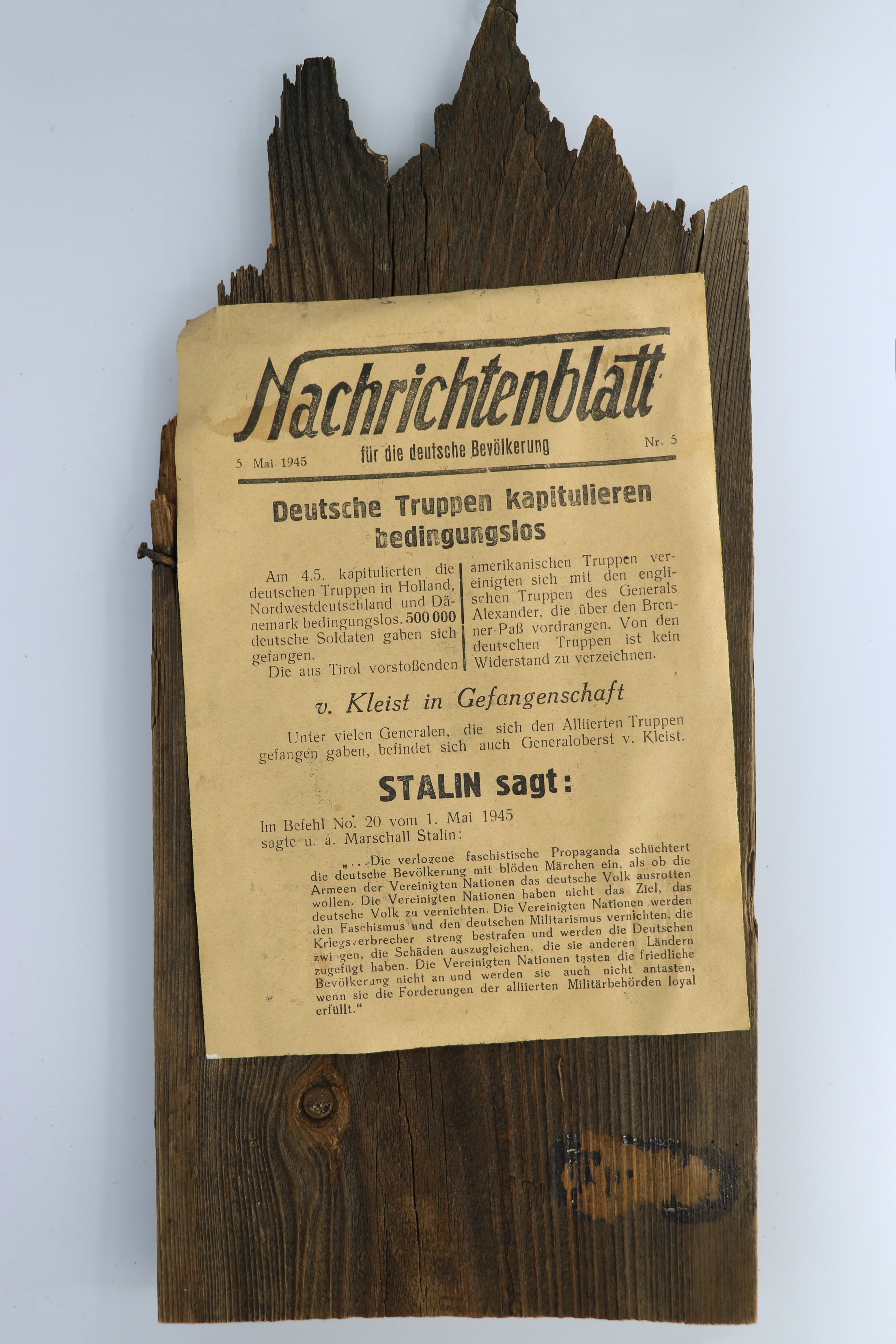 Nachrichtenblatt für die deutsche Bevölkerung: "Deutsche Truppen kapitulieren bedingungslos" (Museum Berlin-Karlshorst CC BY-NC-SA)