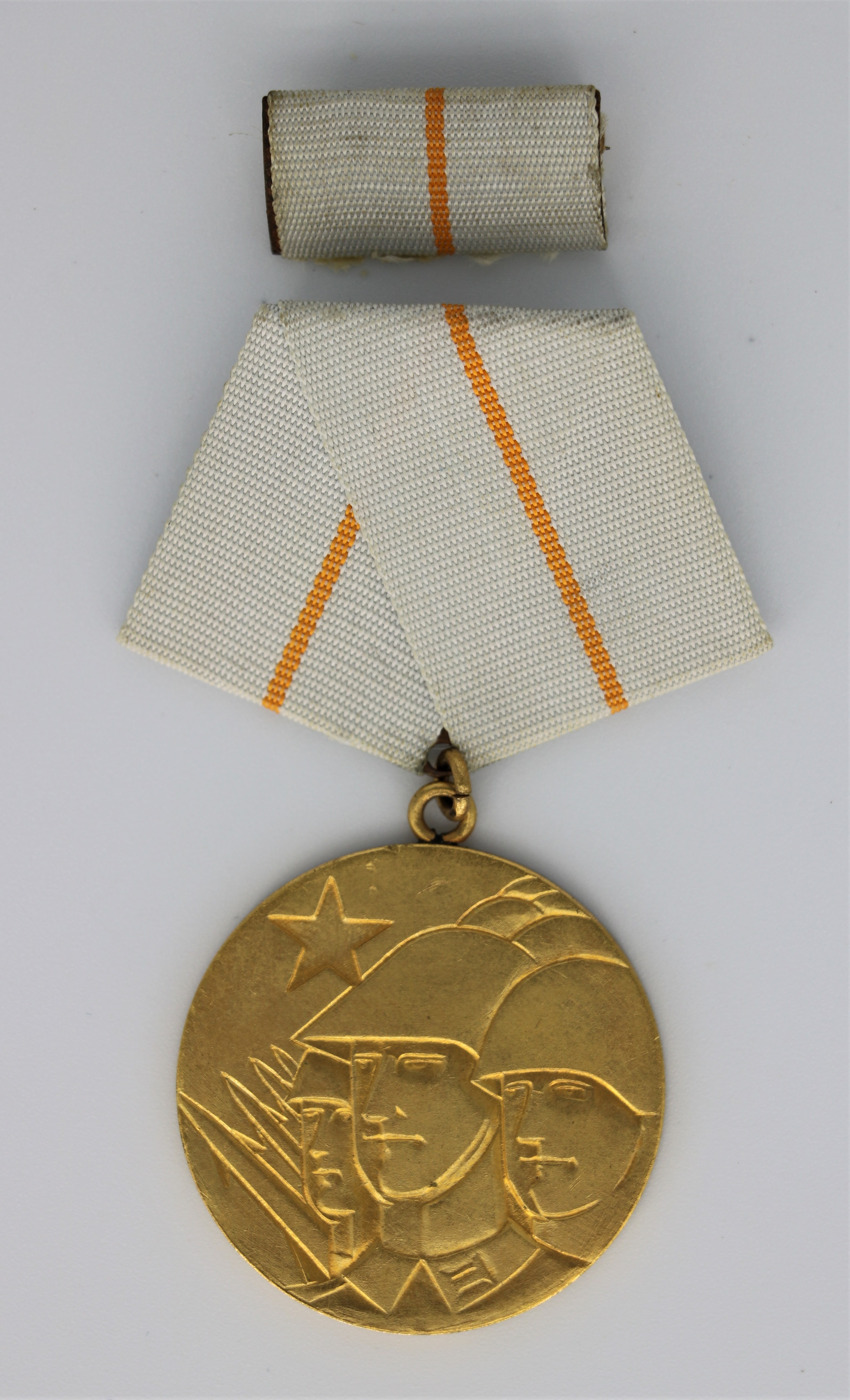 Medaille der Waffenbrüderschaft (Gold) mit Interimsspange (Museum Berlin-Karlshorst CC BY-NC-SA)