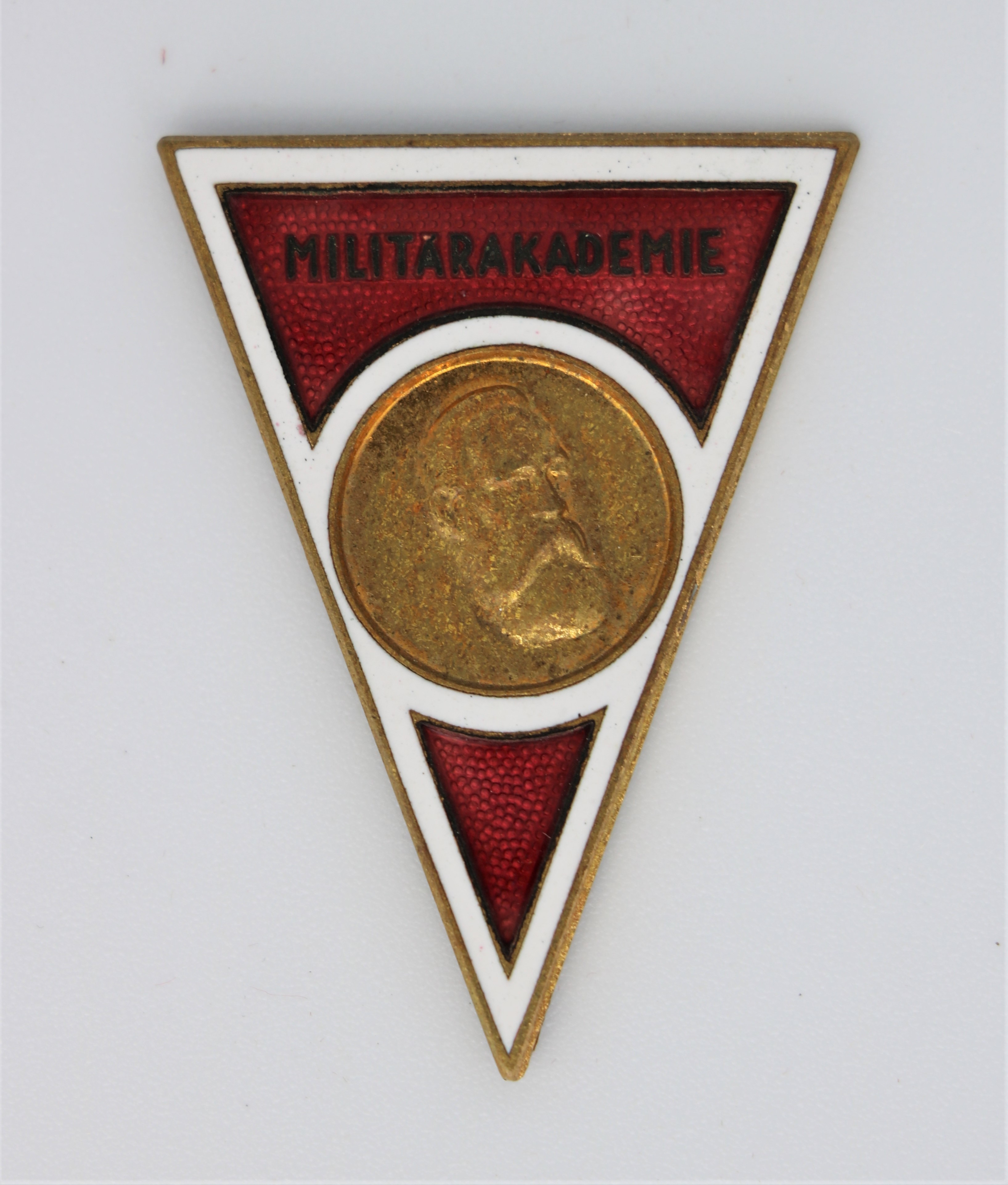 Absolventenabzeichen der Militärakademie "Friedrich Engels" Dresden (Museum Berlin-Karlshorst CC BY-NC-SA)