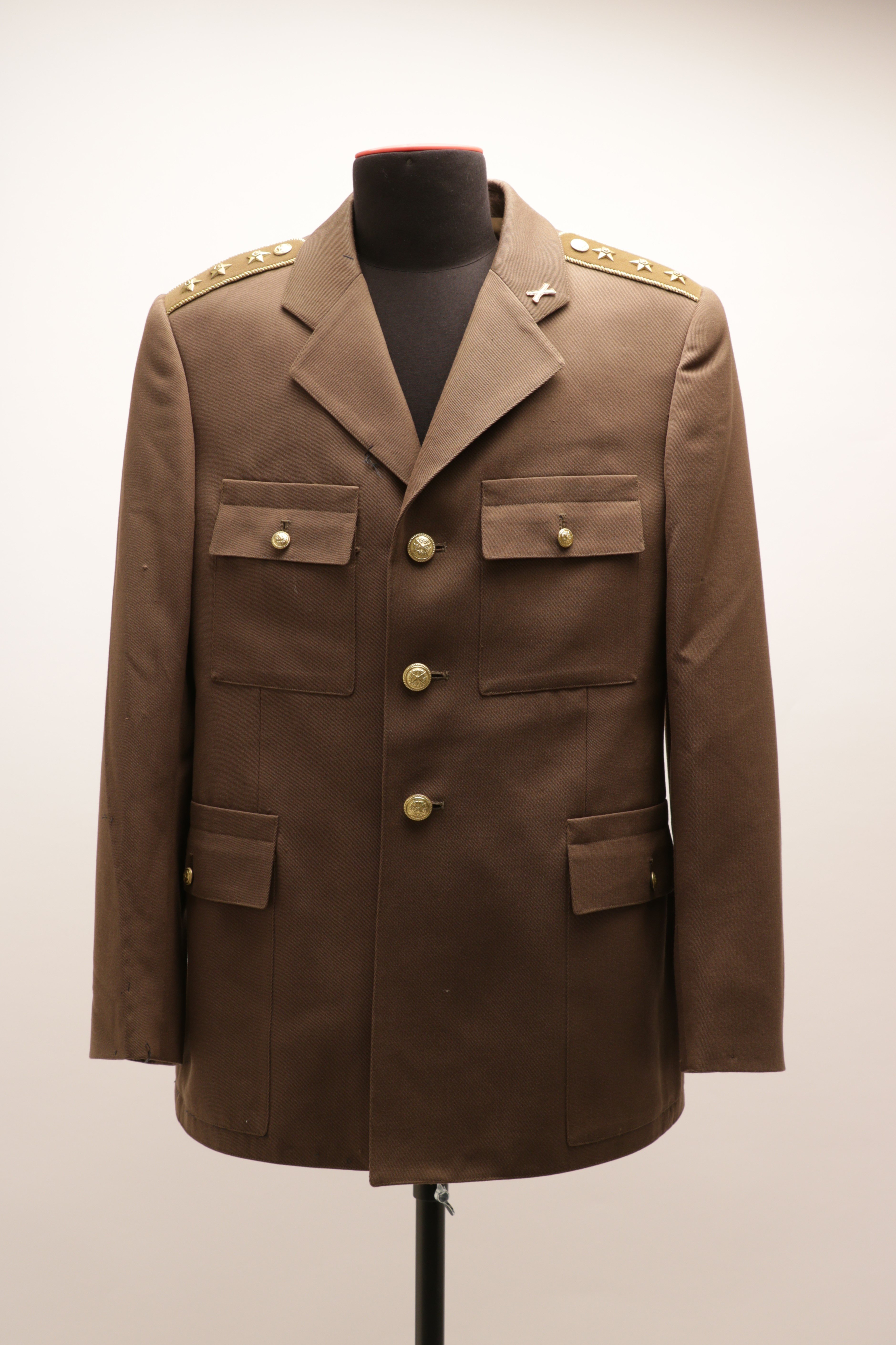 Uniformjacke eines Hauptmanns der Motorisierten Schützen der ungarischen Volksarmee, Volksrepublik Ungarn (Museum Berlin-Karlshorst CC BY-NC-SA)