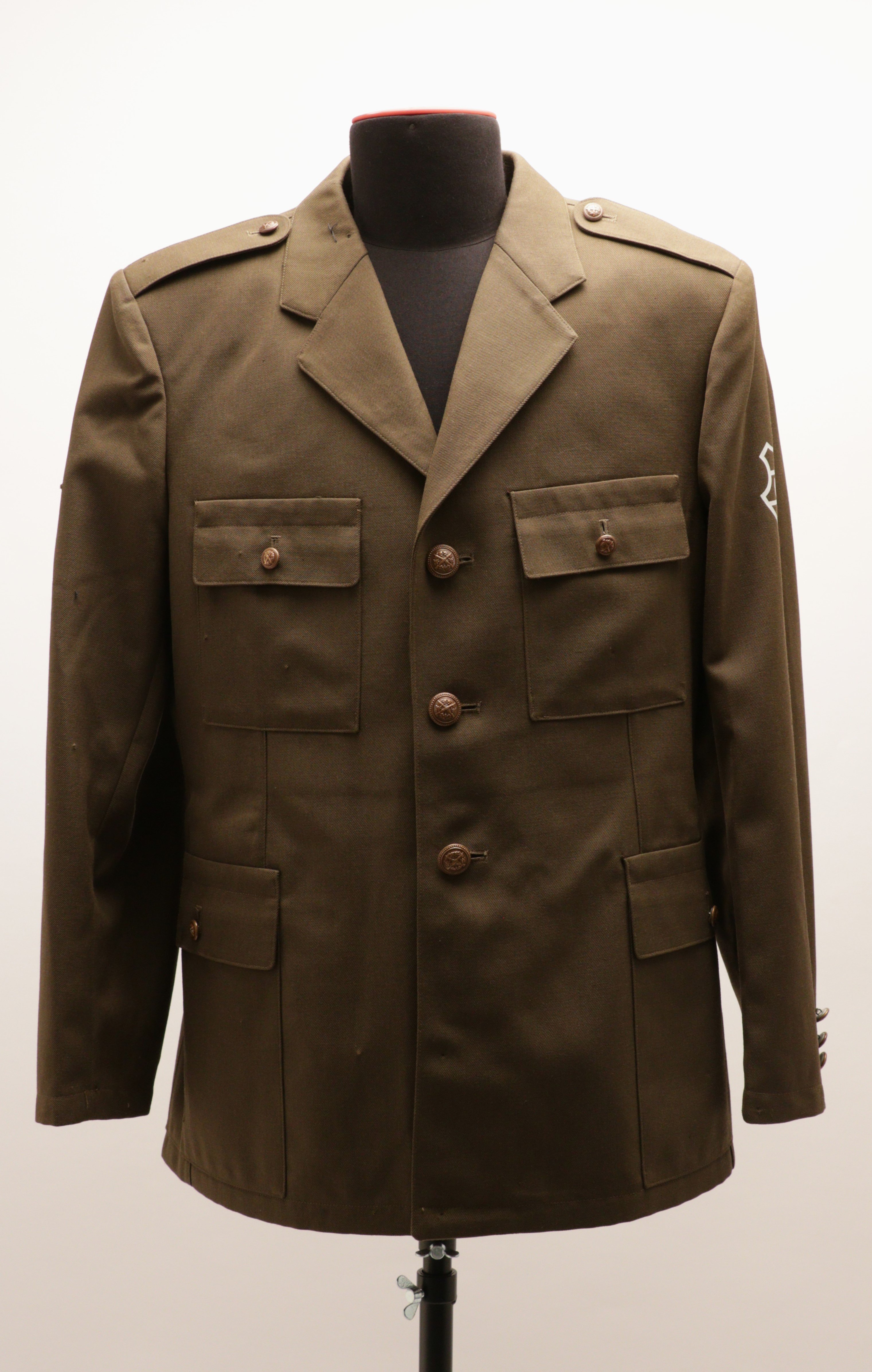 Uniformjacke aus dem Sommer-Dienstanzug der ungarischen Volksarmee, ohne Datierung (Museum Berlin-Karlshorst CC BY-NC-SA)