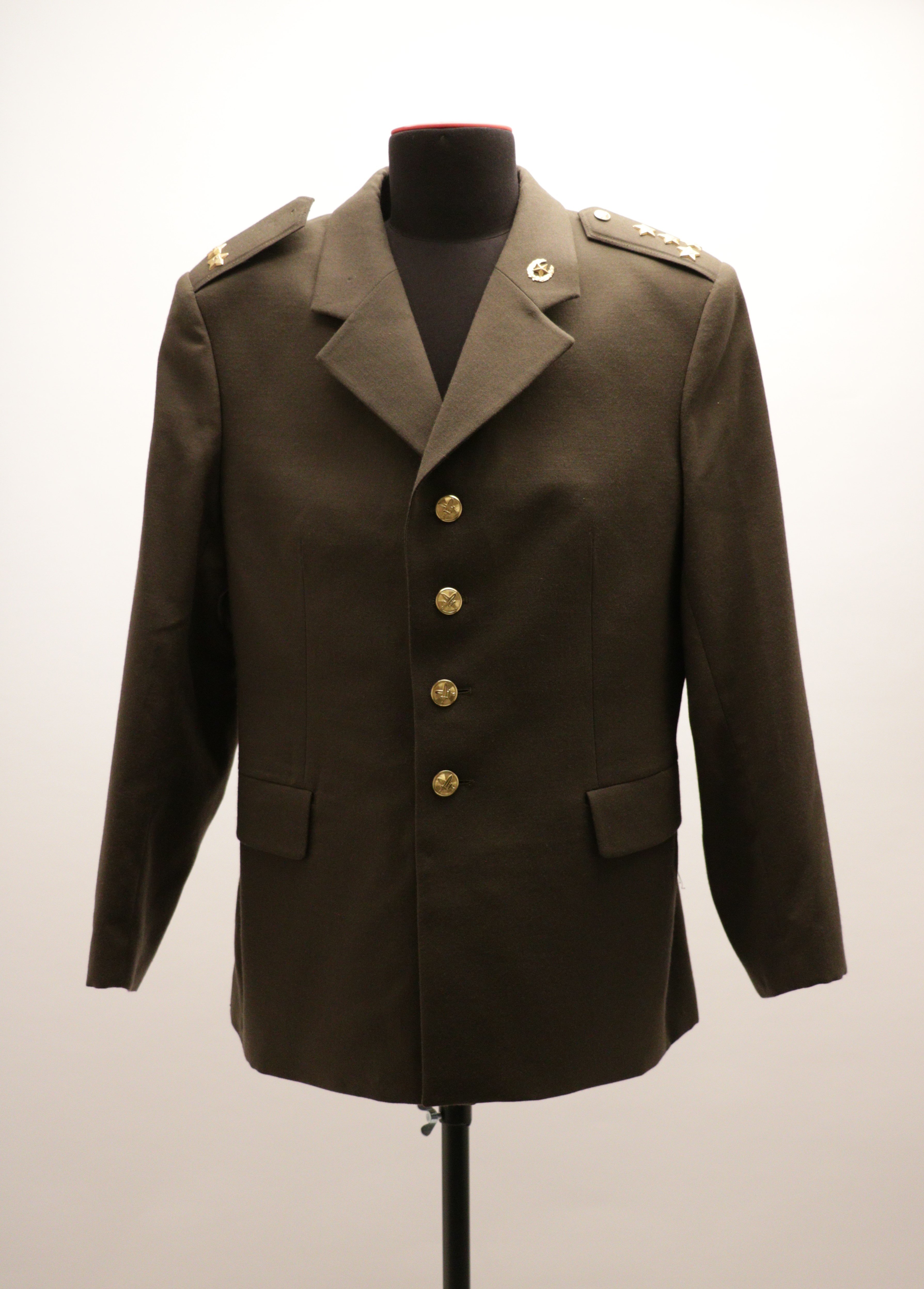 Uniformjacke eines Hauptmanns der Landstreitkräfte der tschechoslowakischen Volksarmee, ohne Datierung (Museum Berlin-Karlshorst CC BY-NC-SA)