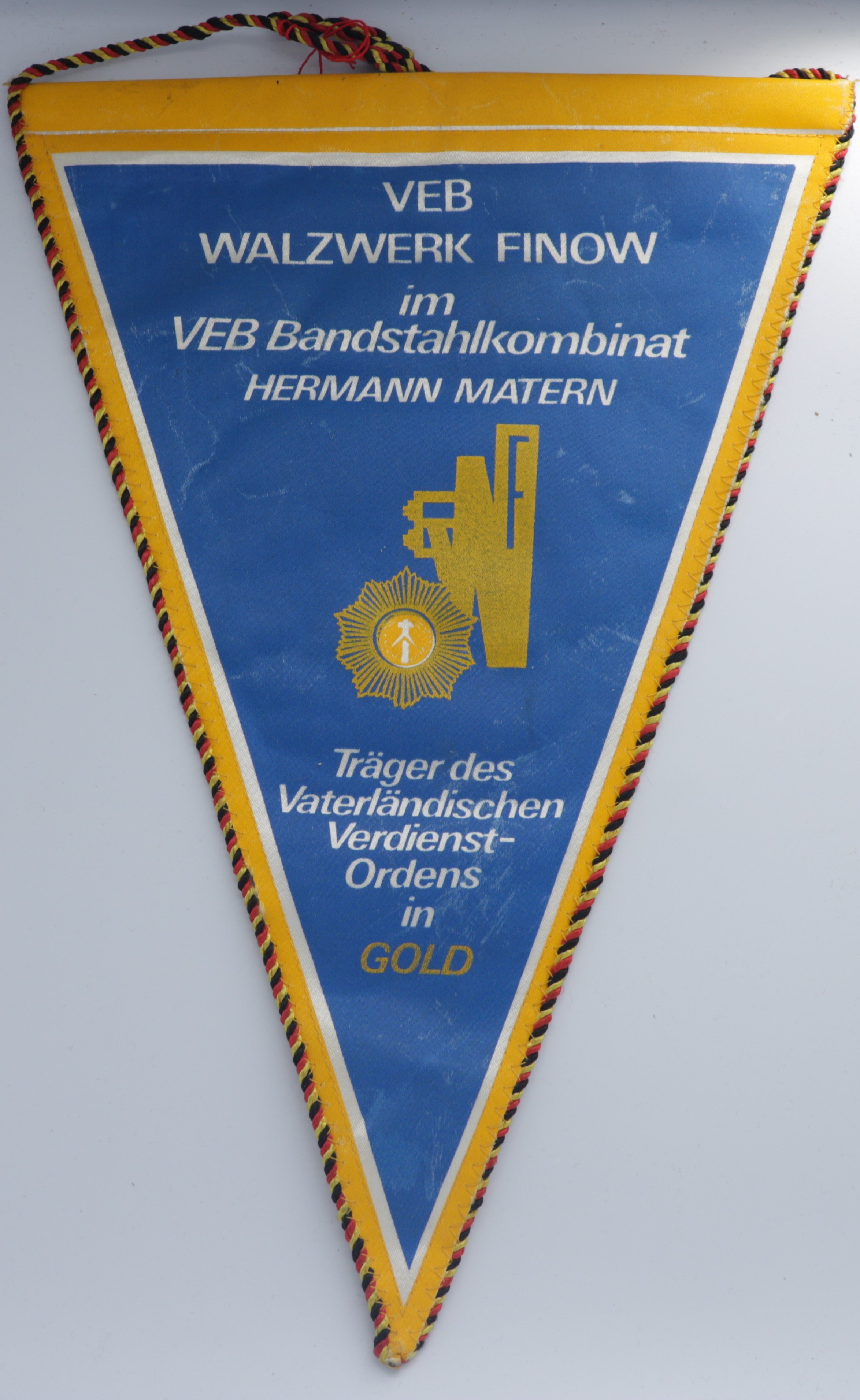 Wimpel: "Träger des Vaterländischen Verdienst-Ordens in Gold" (Museum Berlin-Karlshorst CC BY-NC-SA)