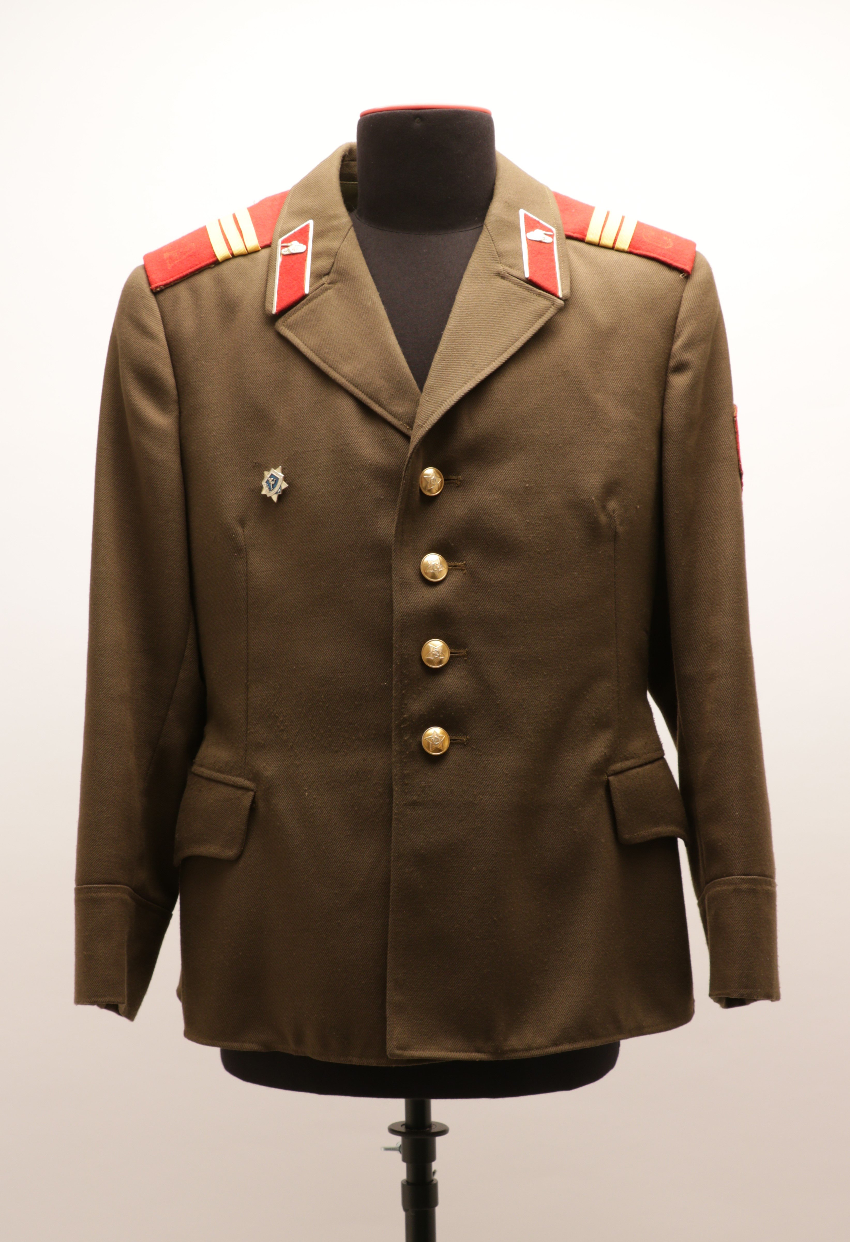 Uniformjacke (Parade- und Ausgangsuniform eines Sergeanten), Sowjetunion, 1987 (Museum Berlin-Karlshorst CC BY-NC-SA)
