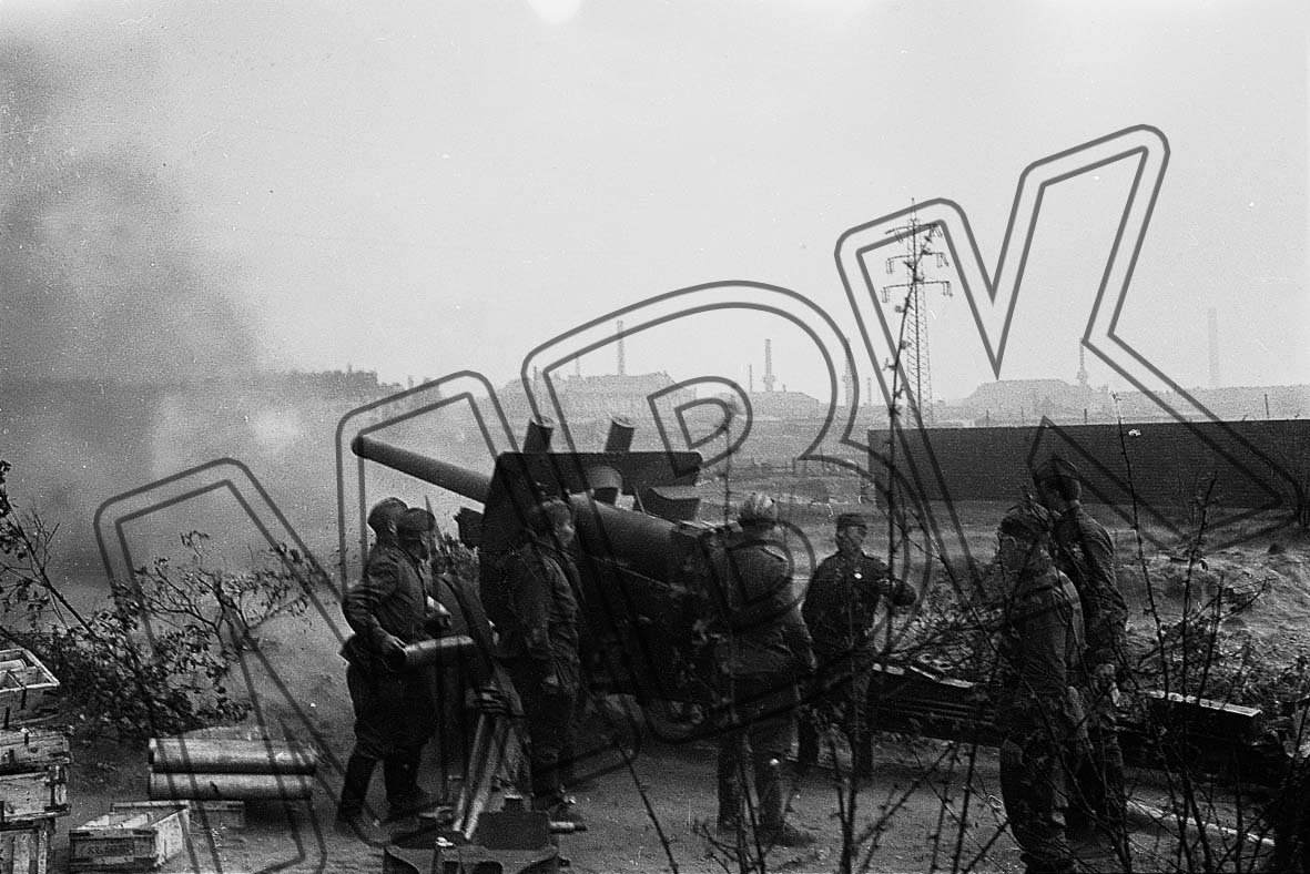 Fotografie: Artilleriebeschuss des Stadtzentrums von Berlin, April 1945 (Museum Berlin-Karlshorst RR-P)