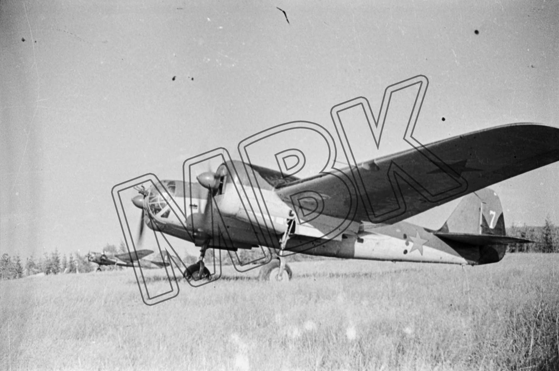 Fotografie: Sowjetische Bomber, Ort unbekannt, vermutlich Sommer 1941 (Museum Berlin-Karlshorst RR-P)
