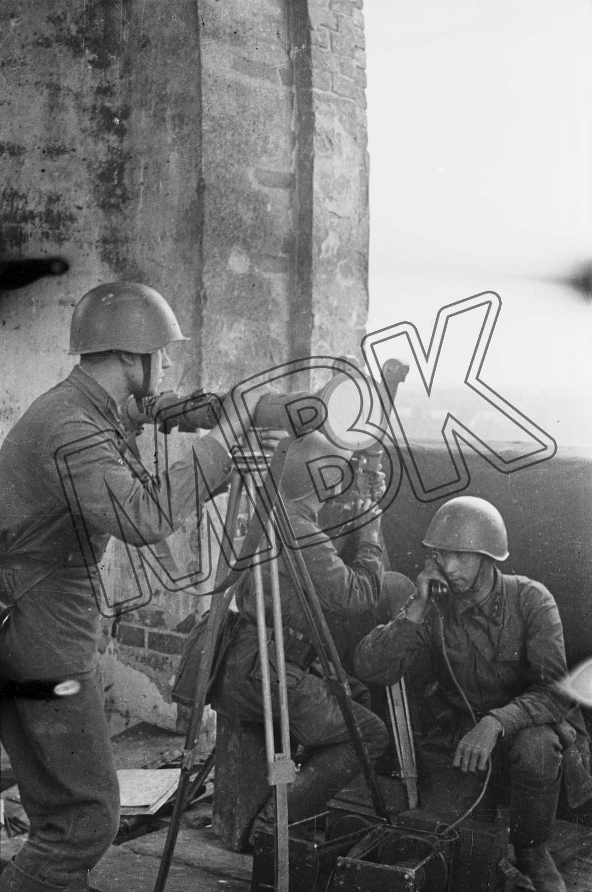 Fotografie: Befehlsposten einer Artilleriestellung, Westfront, 21. August 1941 (Museum Berlin-Karlshorst RR-P)