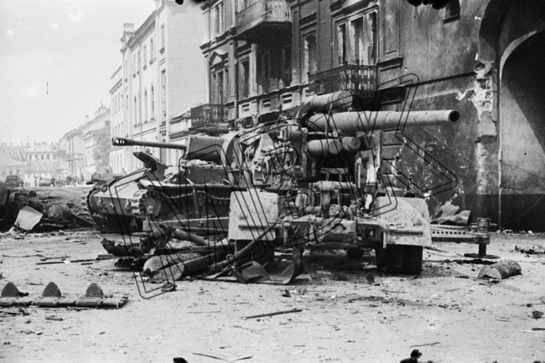 Fotografie: Zerstörte deutsche Panzer, Vilnius, 13. Juli 1944 (Museum Berlin-Karlshorst RR-P)