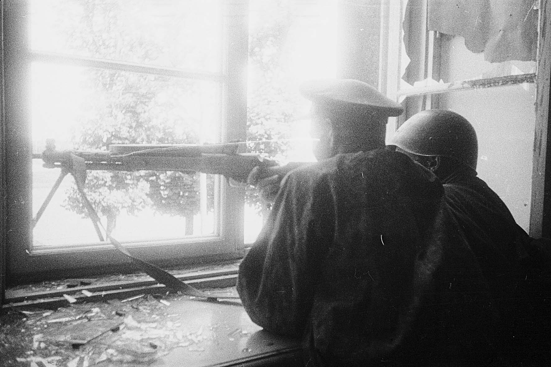 Fotografie: Gefechte in Mitau (Jelgava), Lettland, August 1944 (Museum Berlin-Karlshorst RR-P)