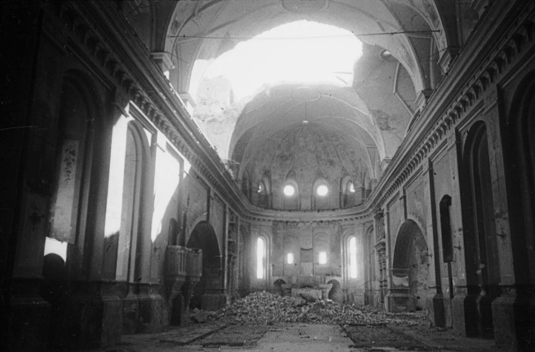 Von deutschen Truppen zerstörte Kirche in Siauliai, 16. August 1944 (Museum Berlin-Karlshorst RR-P)