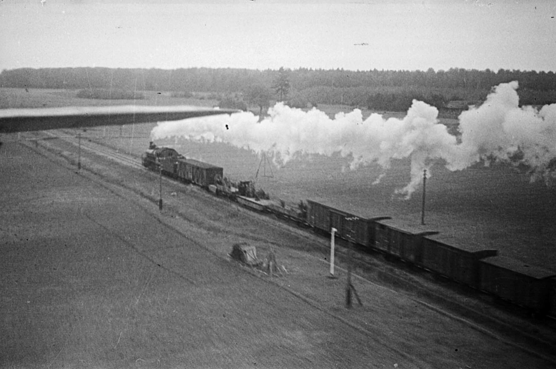 Sowjetischer Eisenbahn-Militärtransport, 1. Baltische Front, Oktober 1944 (Museum Berlin-Karlshorst RR-P)
