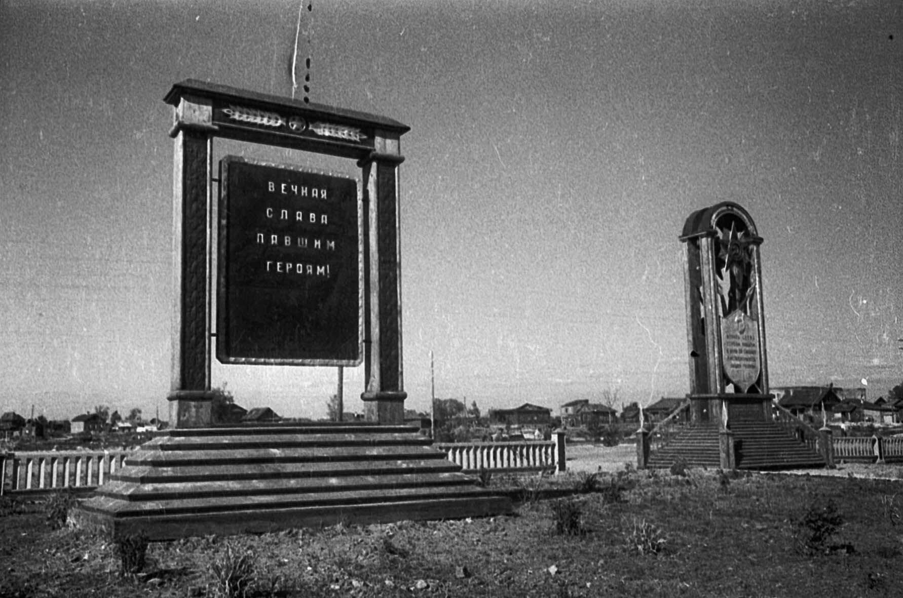 Friedhof mit sowjetischen Soldatengräbern, bei Nevel, Gebiet Pskov, Oktober 1944 (Museum Berlin-Karlshorst RR-P)