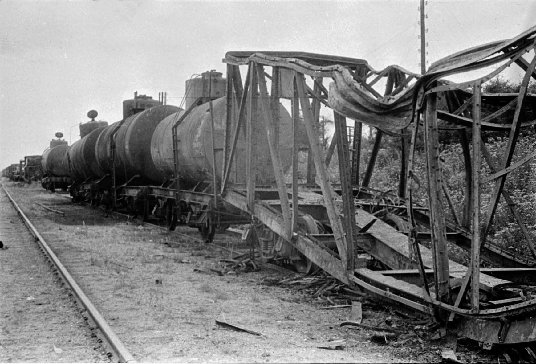 Fotografie: Zerstörte Eisenbahnwaggons, 15. August 1942 (Museum Berlin-Karlshorst RR-P)