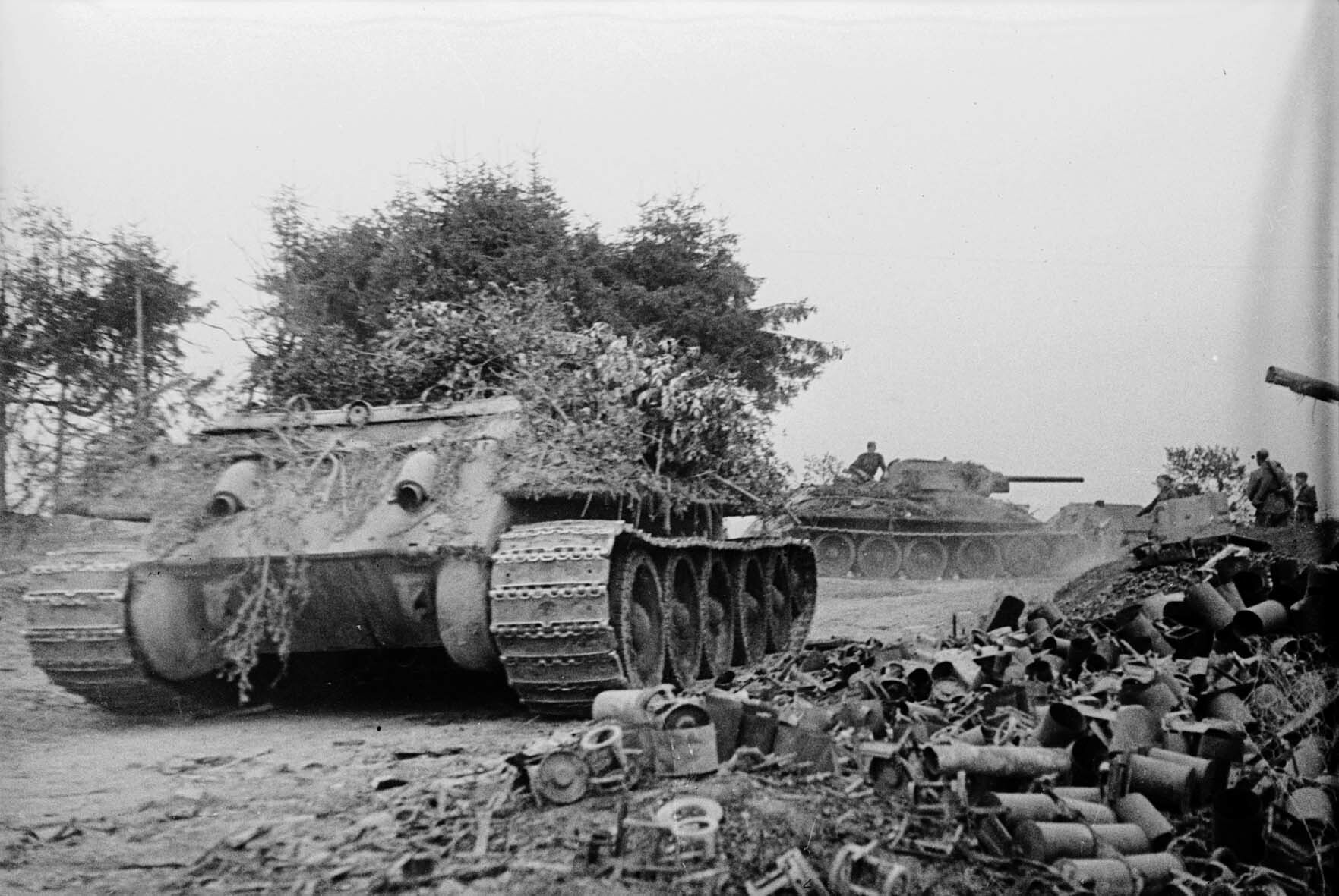 Fotografie: Mittlerer Panzer, Kalininer Front, August 1942 (Museum Berlin-Karlshorst RR-P)