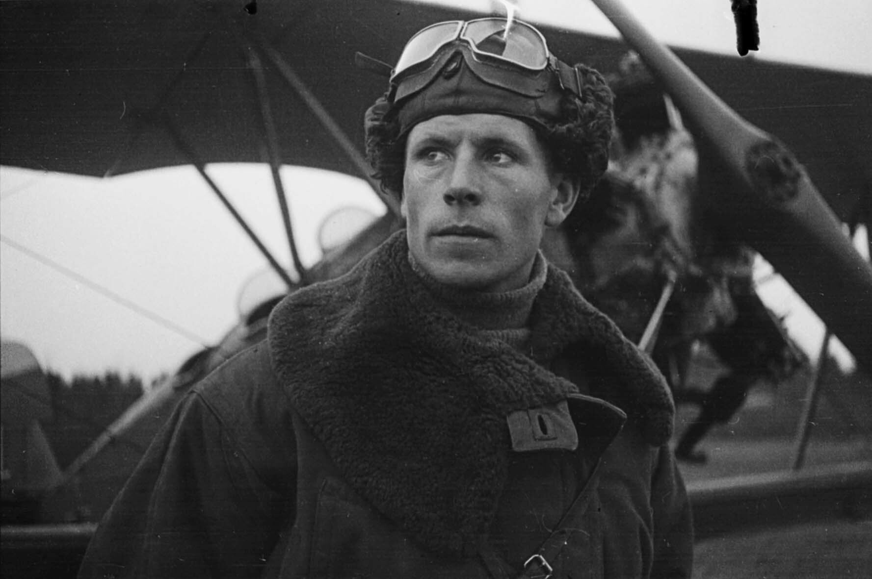 Fotografie: Pilot der 357. selbständigen Verbindungsstaffel, Kalininer Front, 22. Oktober 1942 (Museum Berlin-Karlshorst RR-P)