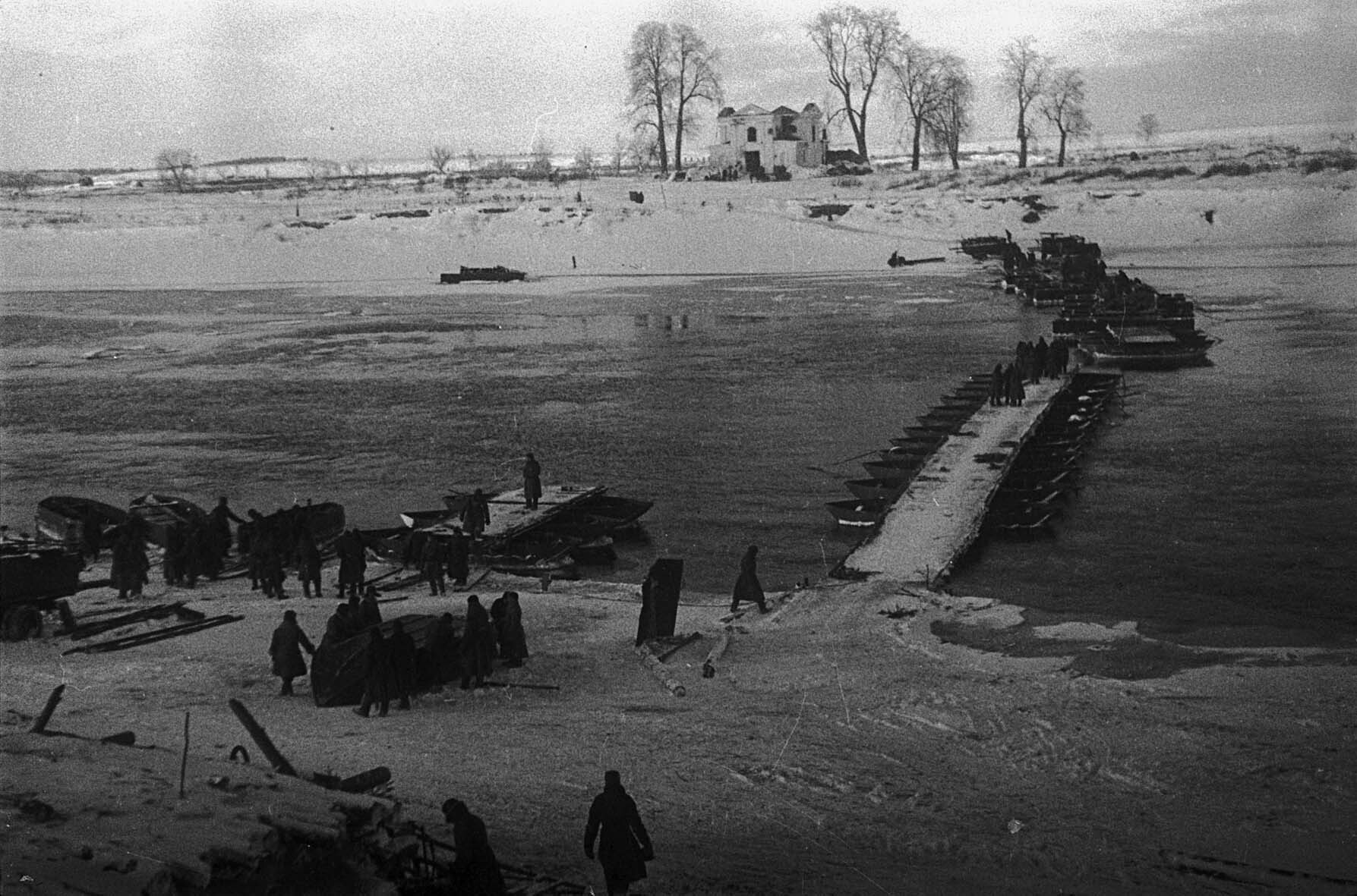 Fotografie: Neue Brücke über die Düna, 10. Januar 1944 (Museum Berlin-Karlshorst RR-P)
