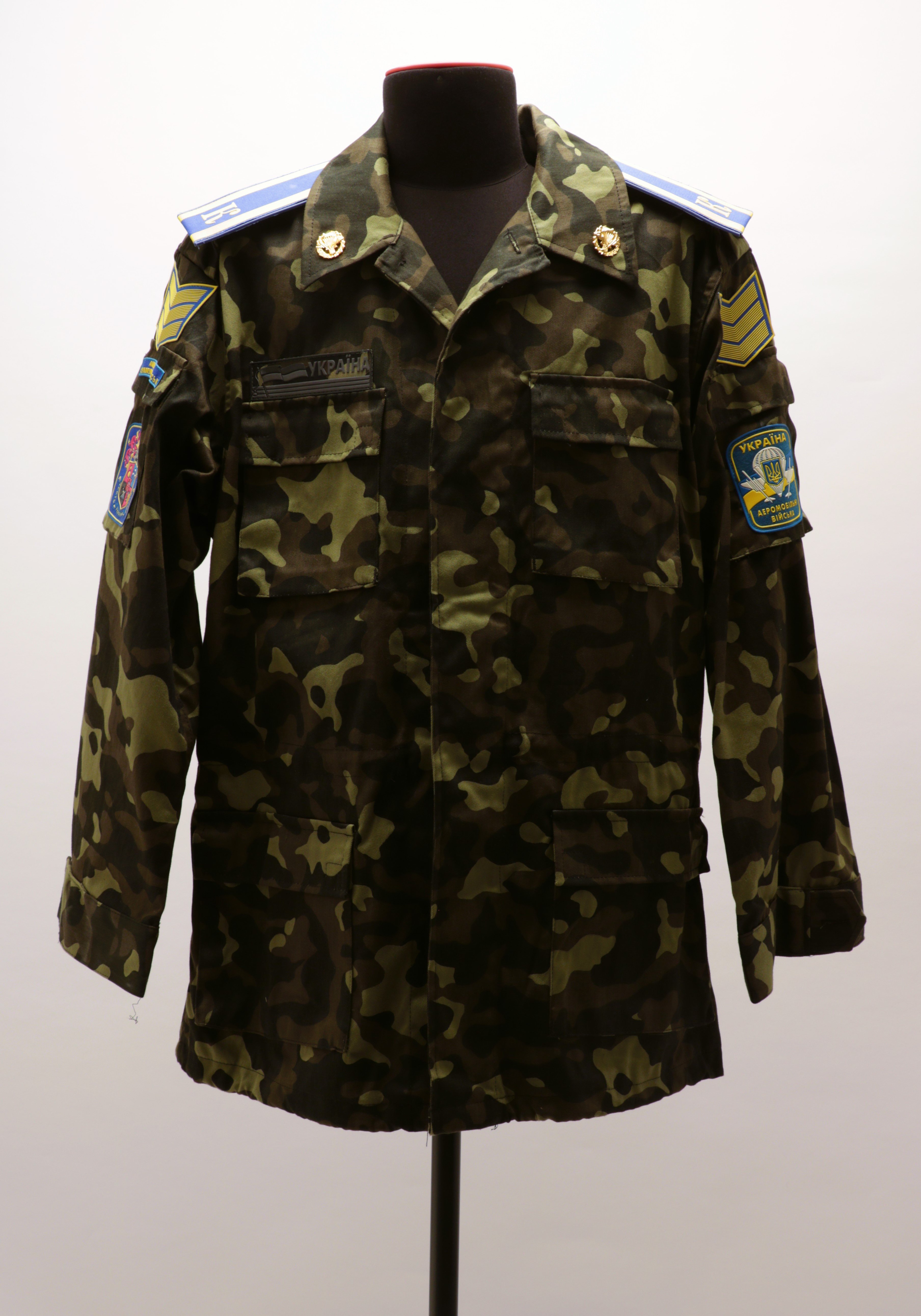Uniformjacke eines Offiziersschülers der Luftlandetruppen der Streitkräfte der Republik Ukraine, 2010 (Museum Berlin-Karlshorst CC BY-NC-SA)