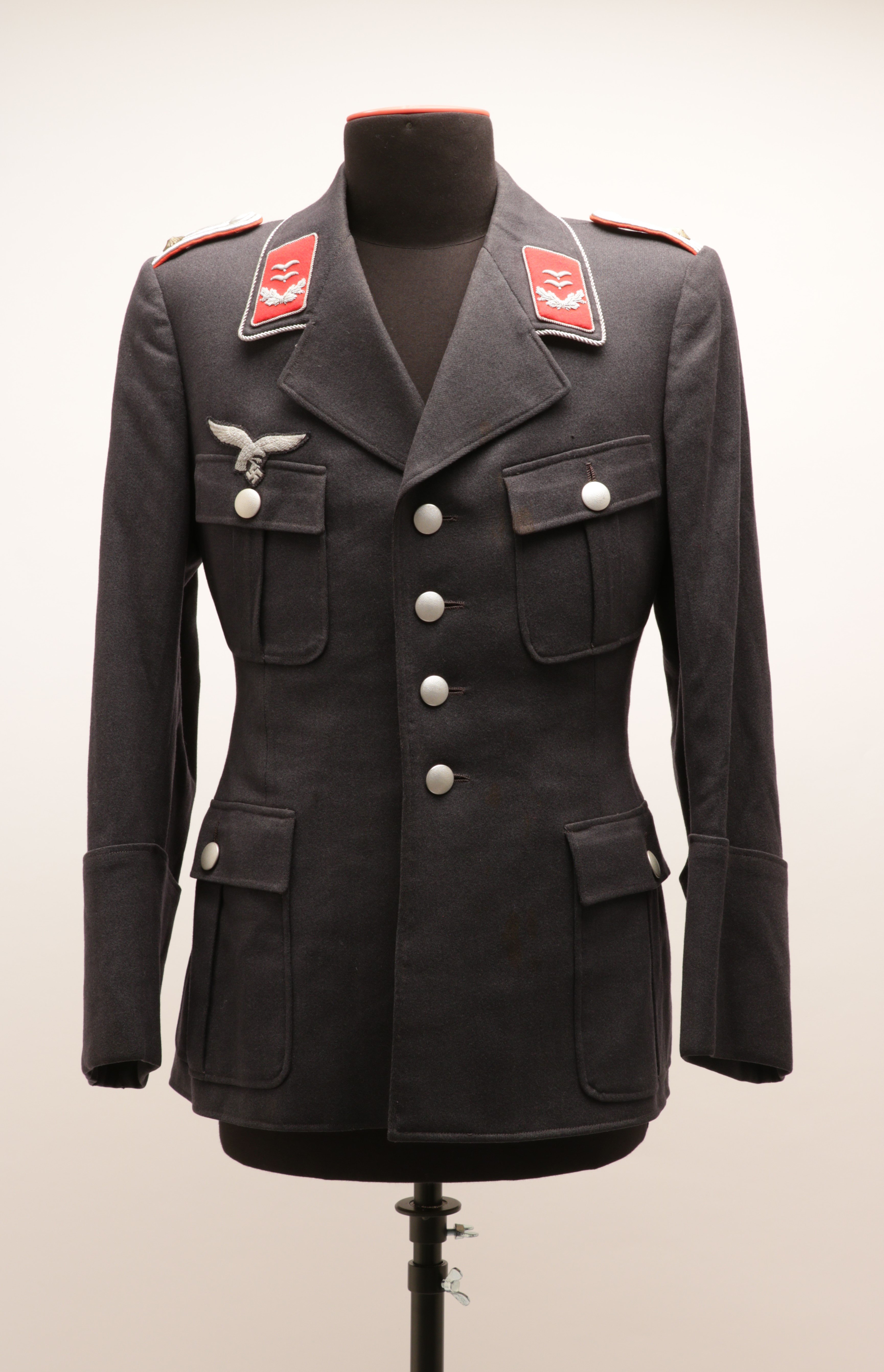Uniformjacke (Oberleutnant der Luftwaffe), Deutsches Reich, vor 1945 (Museum Berlin-Karlshorst CC BY-NC-SA)