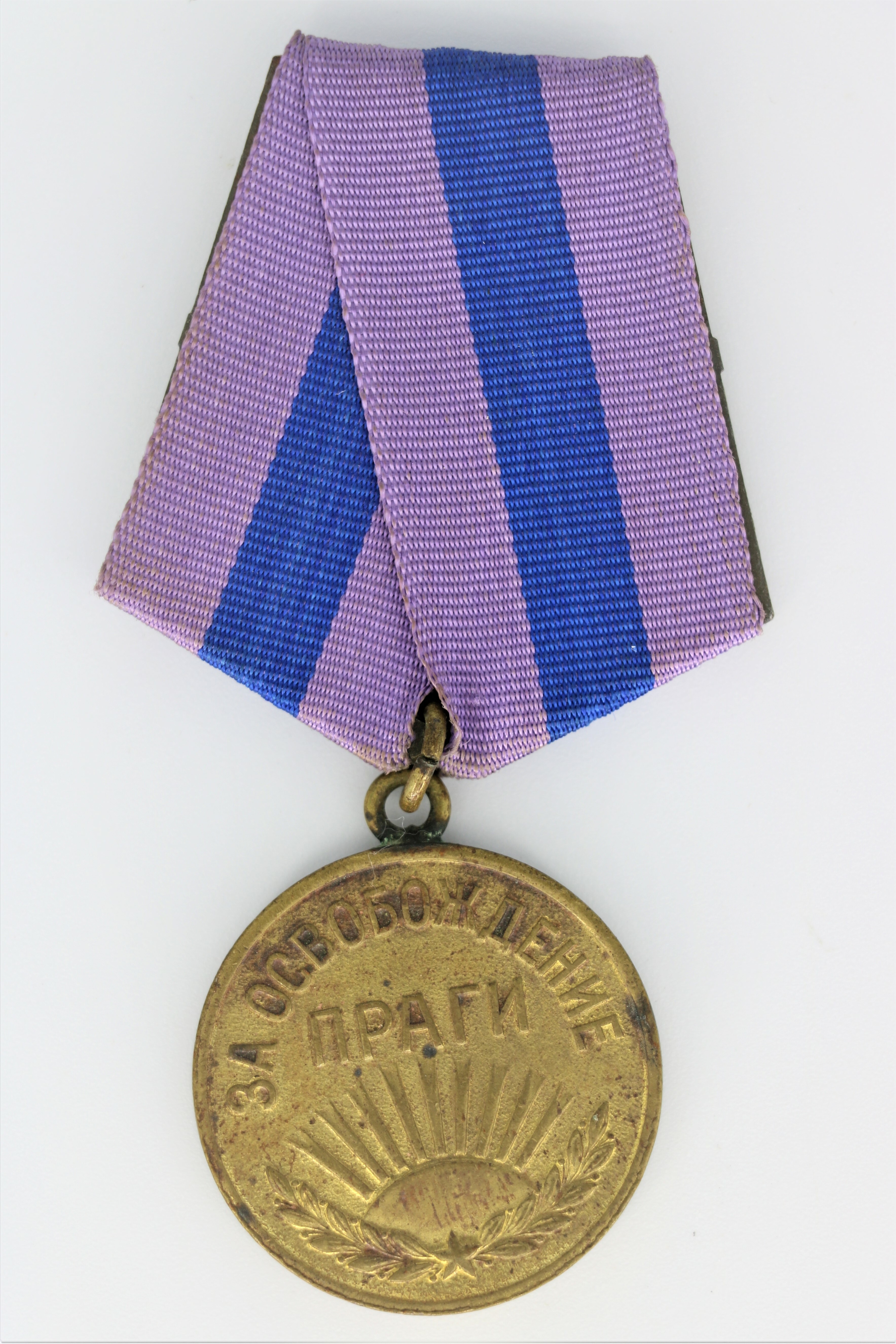 UdSSR-Medaille für die Befreiung Prags (Museum Berlin-Karlshorst CC BY-NC-SA)