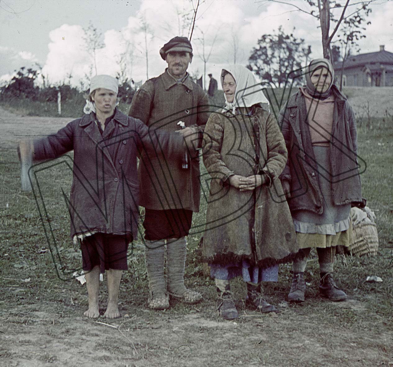 Fotografie: Einwohner der Ortschaft Prudki, Gebiet Smolensk, September 1941 (Museum Berlin-Karlshorst RR-P)