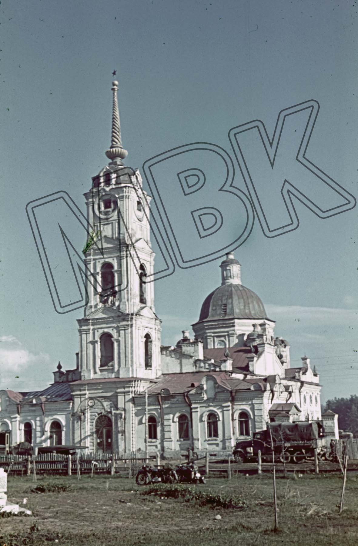 Fotografie: Kirche bei Juchnov, 13. Oktober 1941 (Museum Berlin-Karlshorst RR-P)