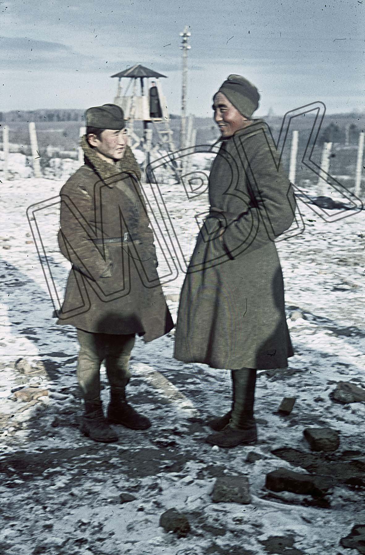 Fotografie: Sowjetische Kriegsgefangene in einem Gefangenenlager bei Gžatsk, Dezember 1941 (Museum Berlin-Karlshorst RR-P)