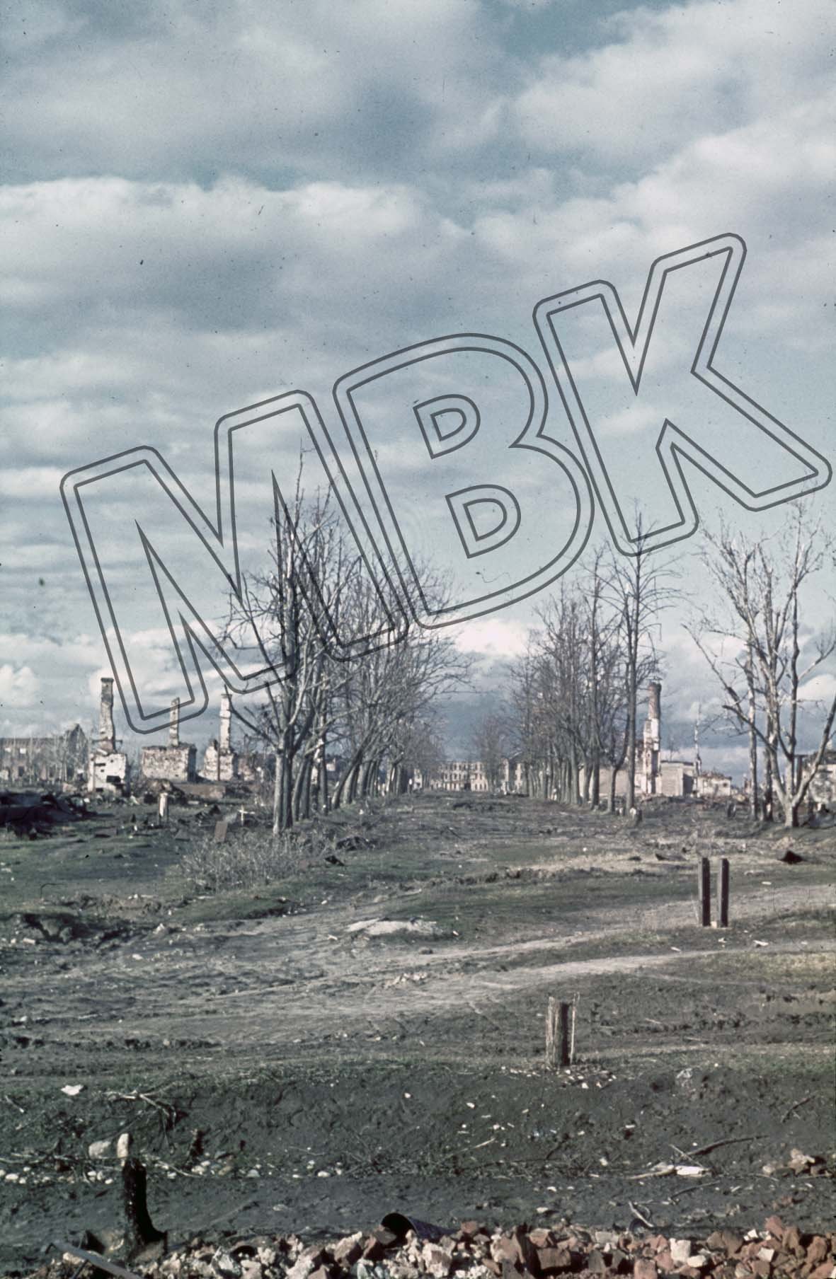 Zerstörungen in Jarzewo nach der Einnahme durch die Wehrmacht, April 1942 (Museum Berlin-Karlshorst RR-P)