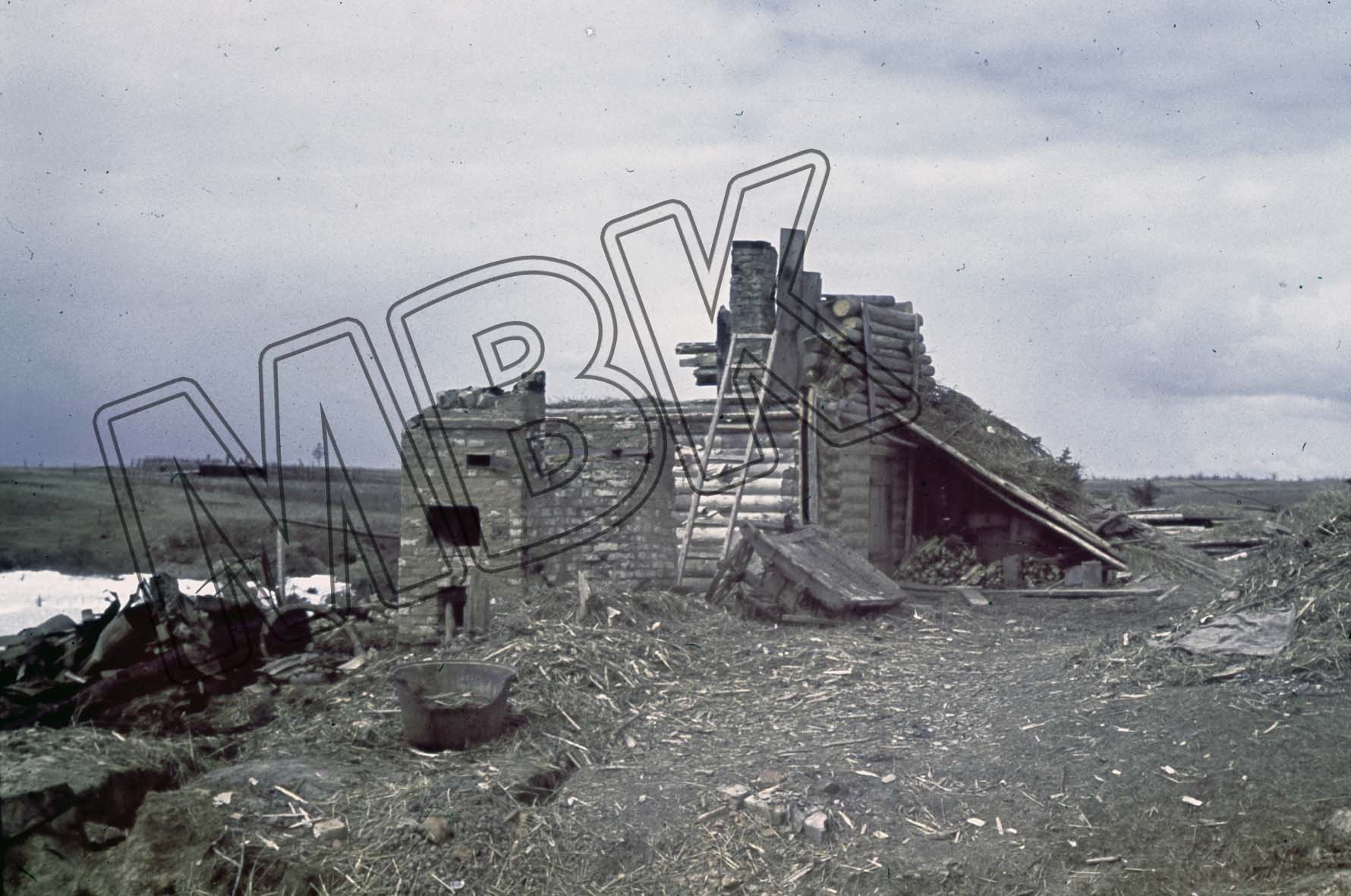 Teilweise zerstörtes Gebäude, Cholm, Mai 1942 (Museum Berlin-Karlshorst RR-P)