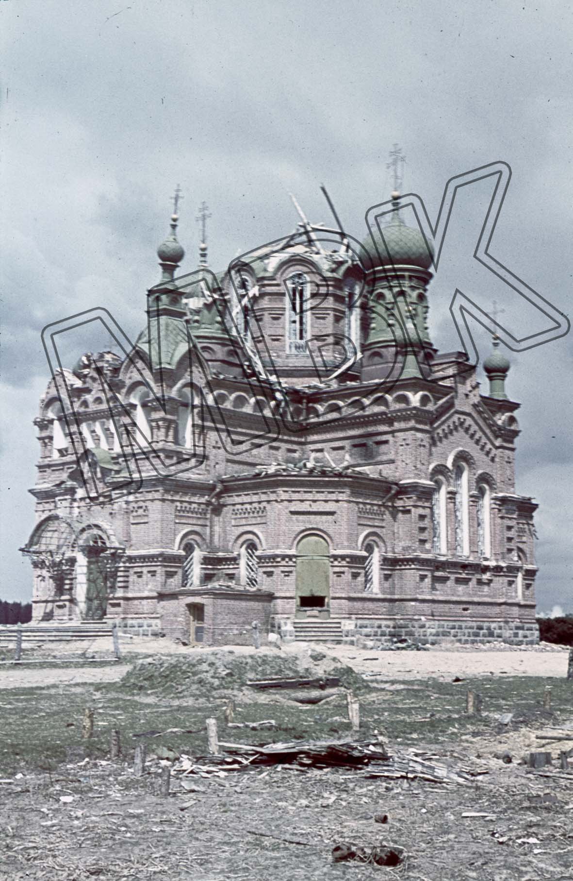 Schwer beschädigte russisch-orthodoxe Kirche, Jarzewo, Russland, UdSSR, Mai 1942 (Museum Berlin-Karlshorst RR-P)