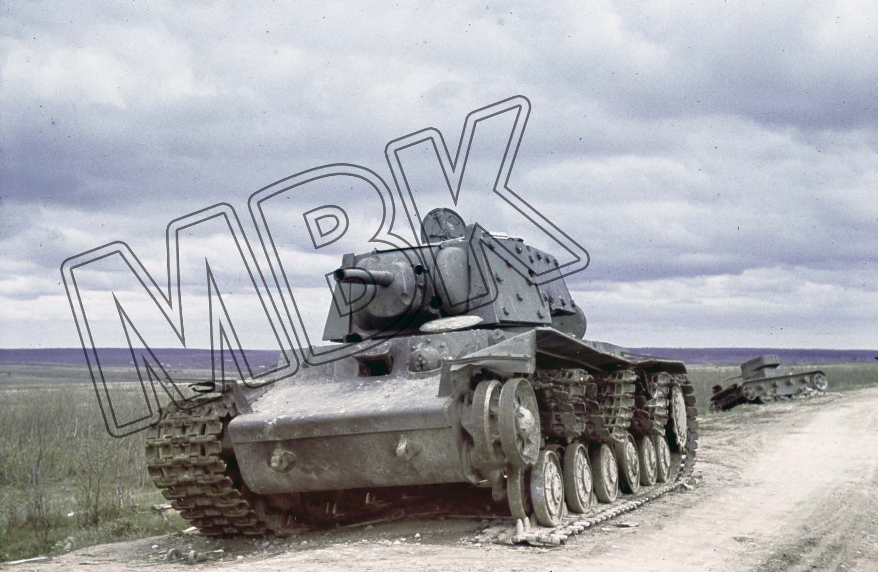Zerstörte sowjetische Panzer bei Jarzewo, Mai 1942 (Museum Berlin-Karlshorst RR-P)