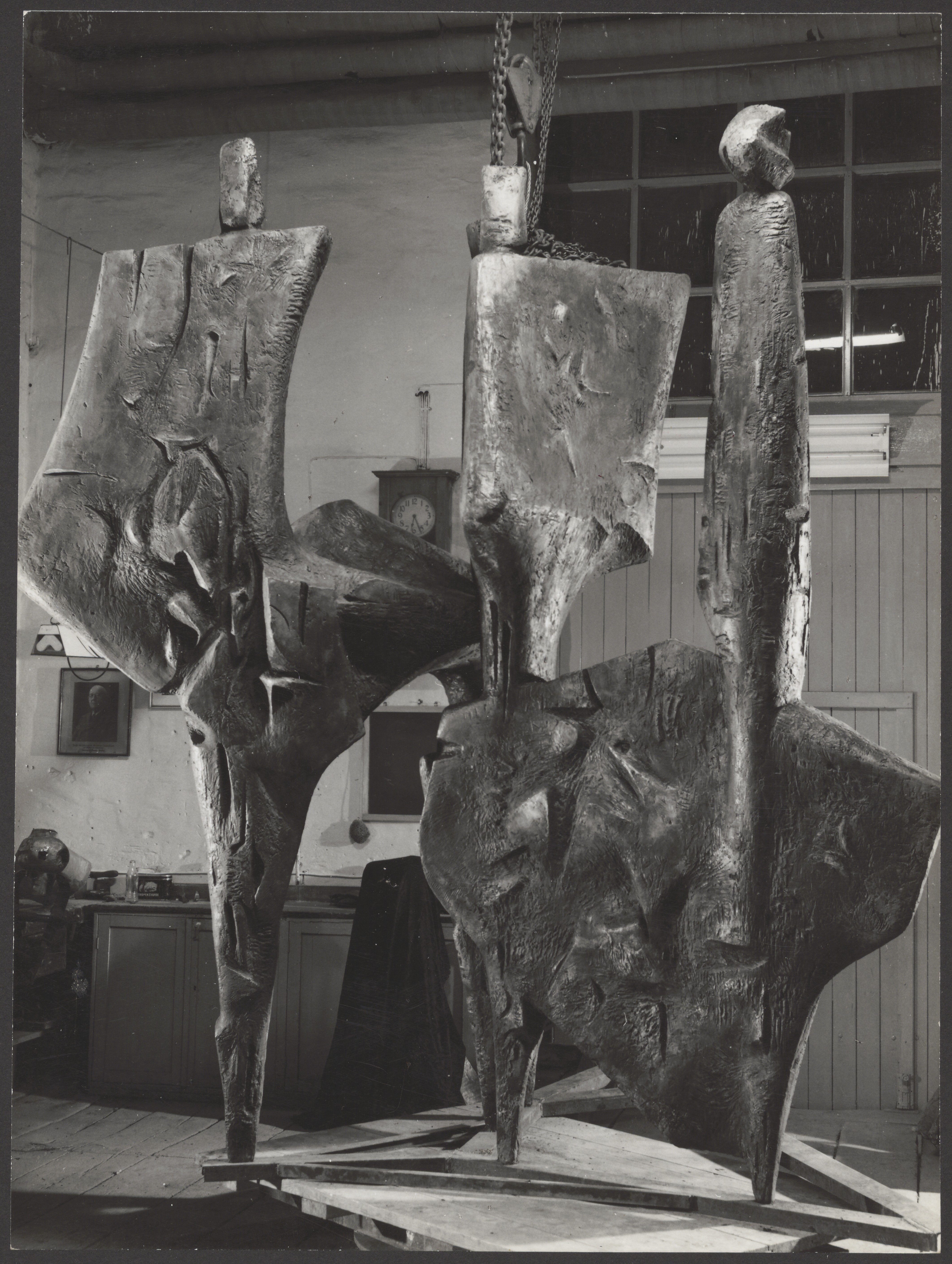Werkstattaufnahme der Skulptur „Fünf Erdteile“ von Bernhard Heiliger (Bernhard-Heiliger-Stiftung CC BY-NC)