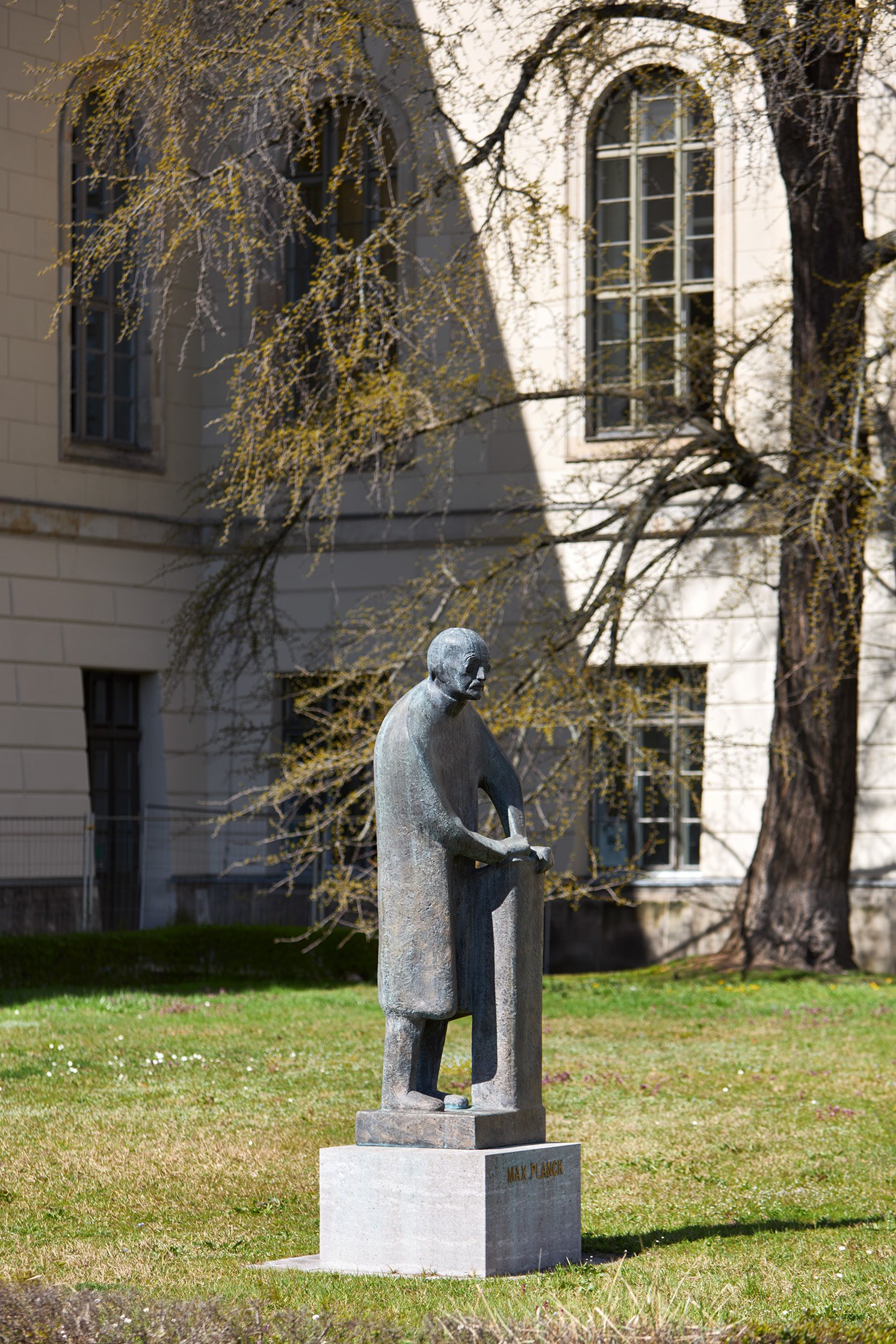 Max-Planck-Denkmal (Bernhard-Heiliger-Stiftung CC BY-NC)