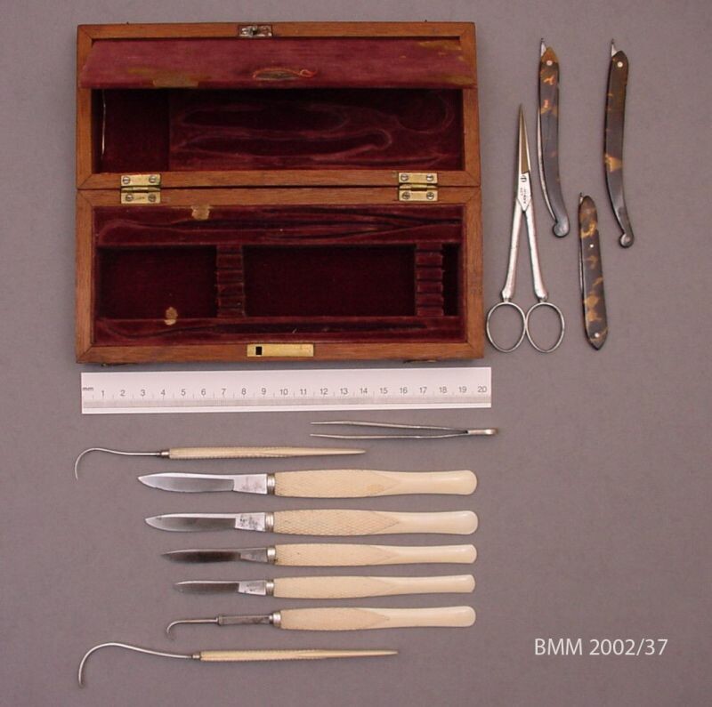 Augenärztliches Operationsbesteck (Berliner Medizinhistorisches Museum der Charité CC BY-NC-SA)