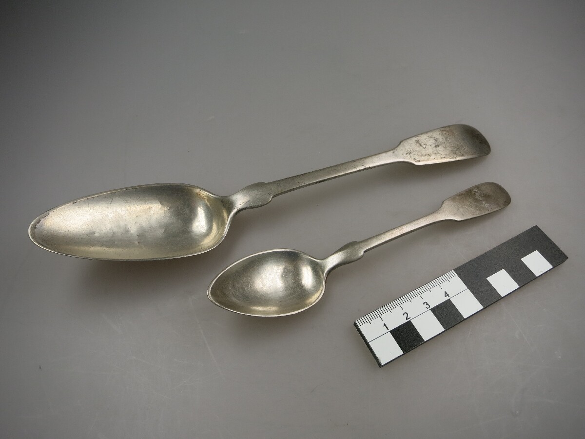 Suppen- und Dessertlöffel aus der Charité (Berliner Medizinhistorisches Museum der Charité CC BY-NC-SA)