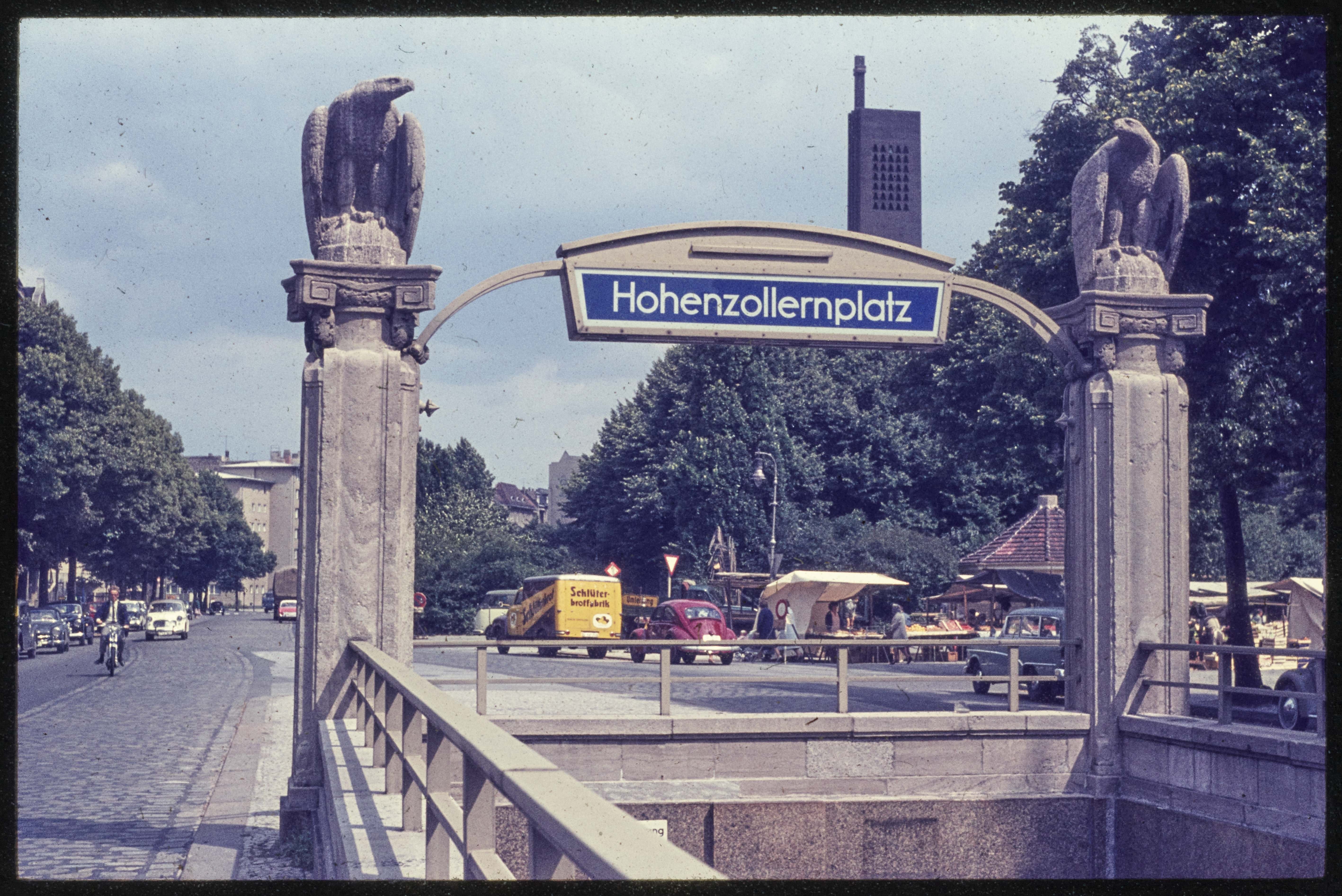 Eingang U-Bahnhof Hohenzollernplatz (Museum Charlottenburg-Wilmersdorf in der Villa Oppenheim CC BY)