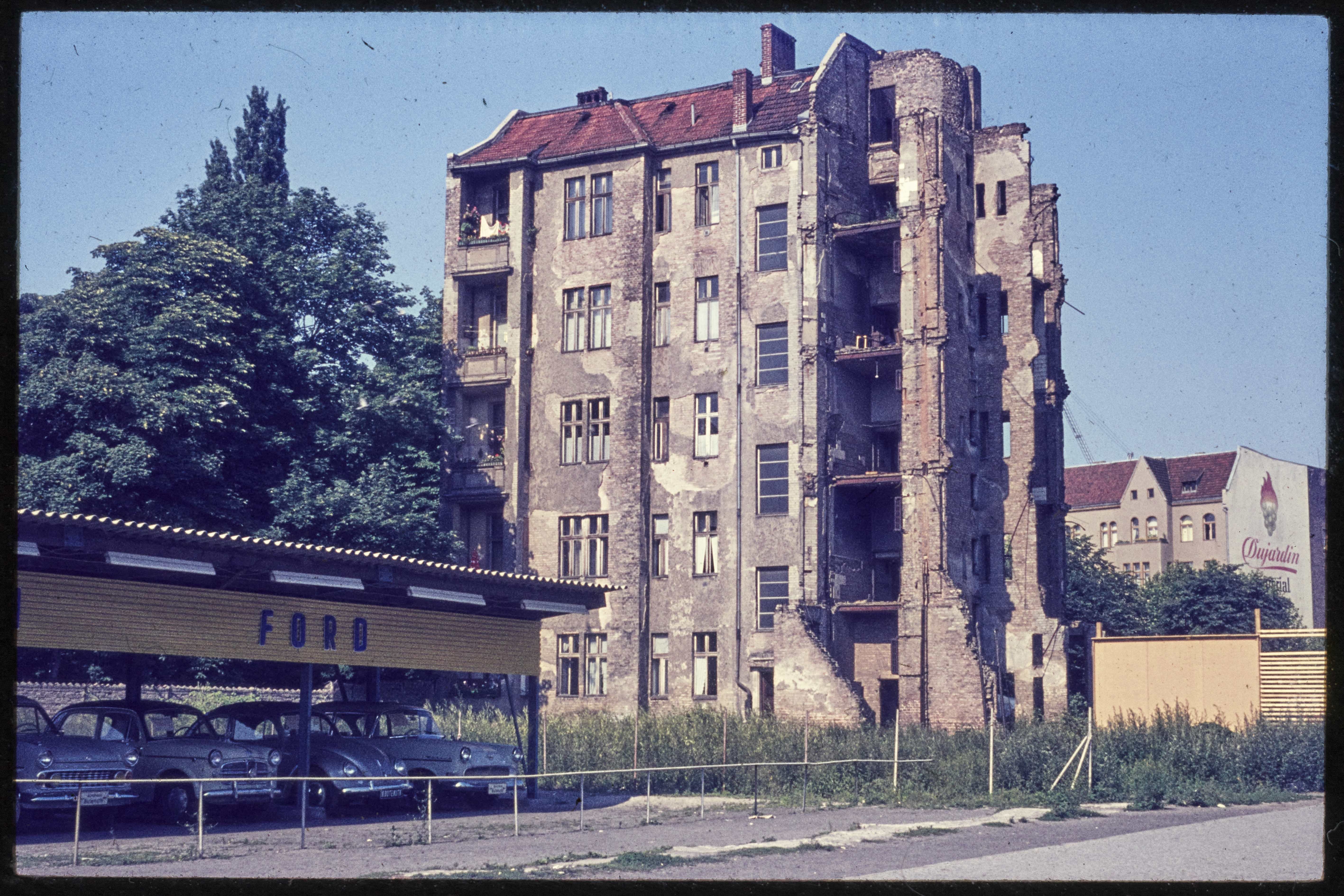 Ruine in der Berliner Straße (Museum Charlottenburg-Wilmersdorf in der Villa Oppenheim CC BY)